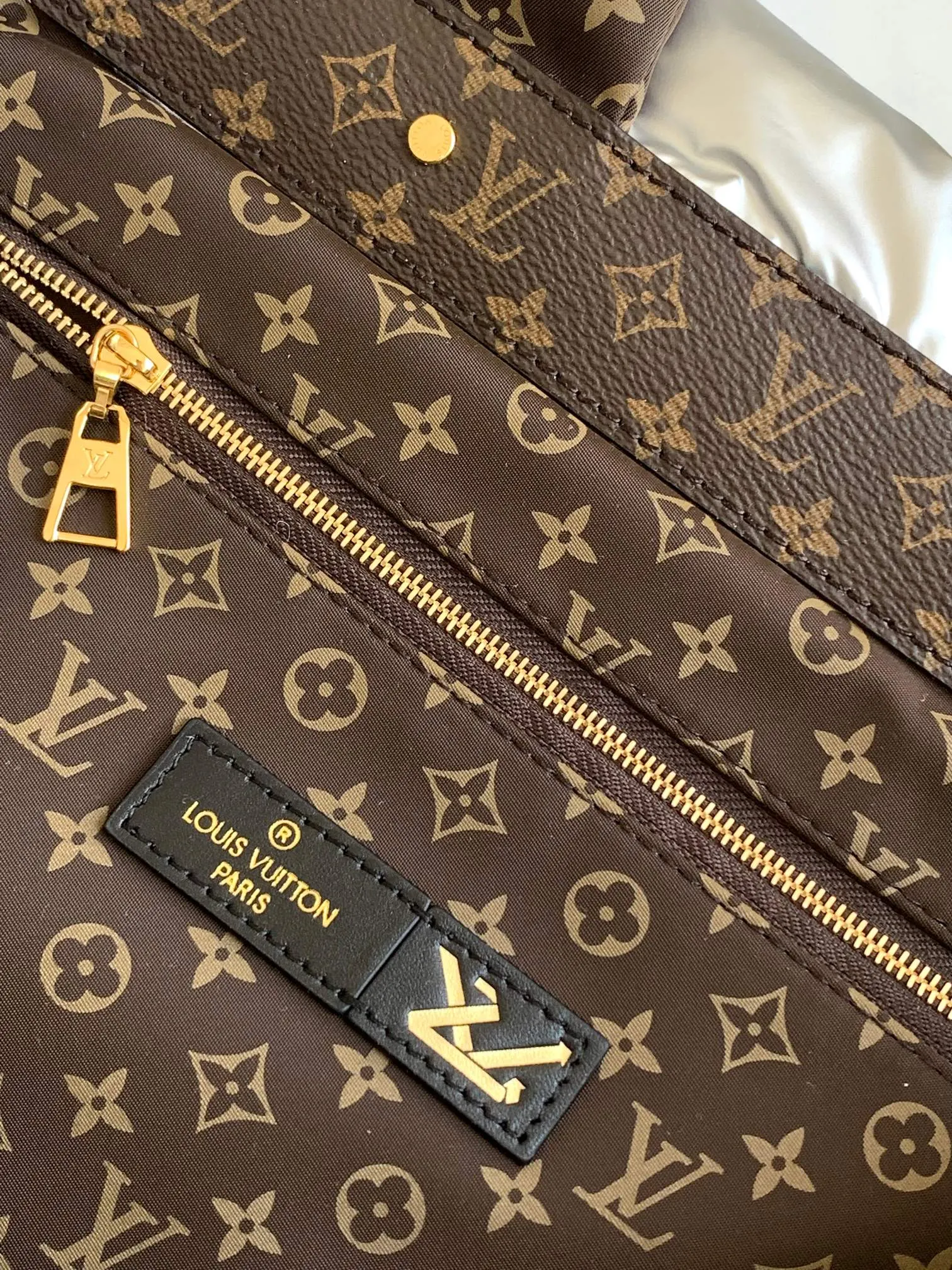 Louis Vuitton OnTheGo 棕色 老花 手提包