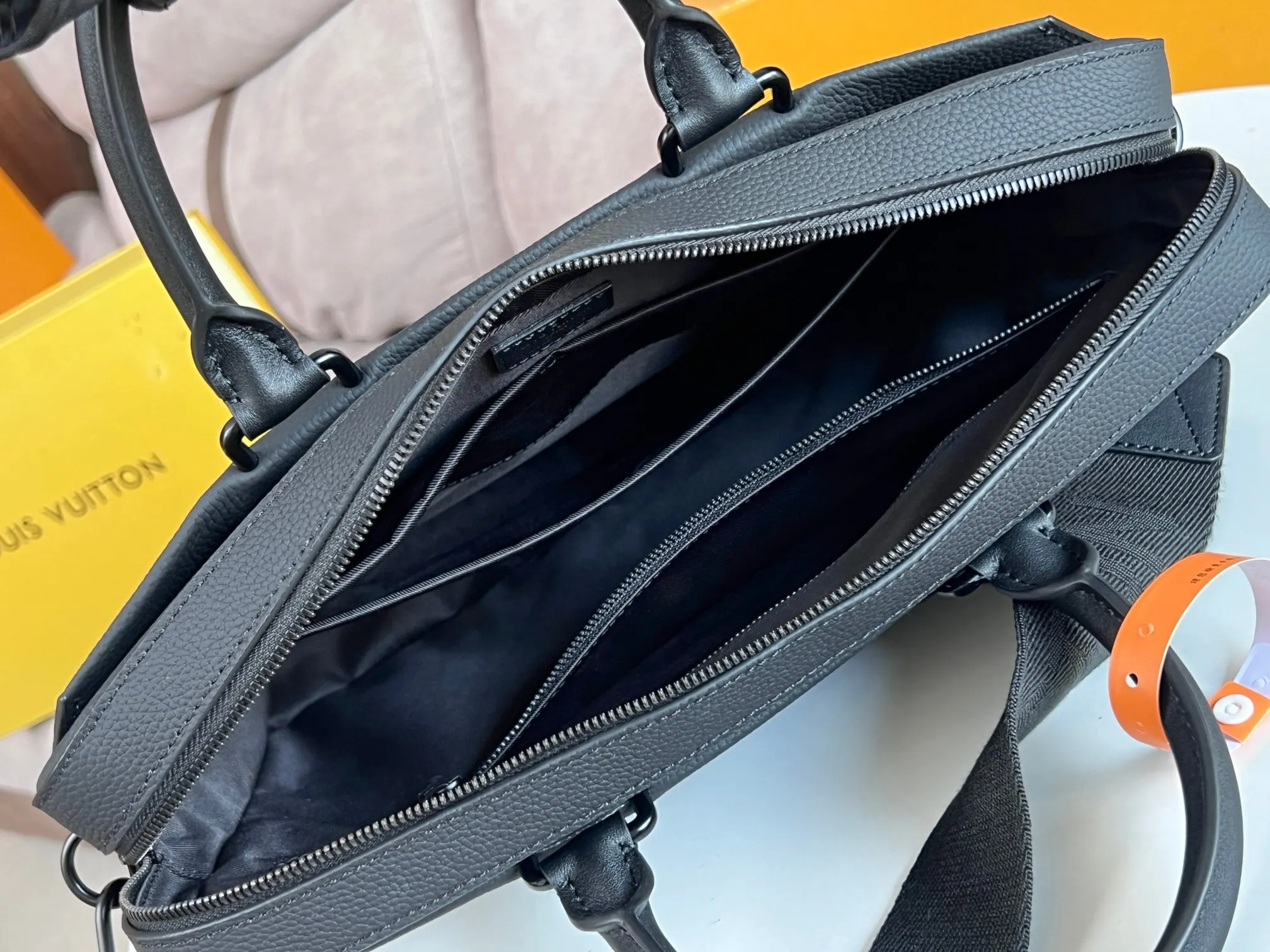 Louis Vuitton Briefcase Business Commuter Leather Image 9 Louis Vuitton Briefcase Business Commuter Leather Image 9