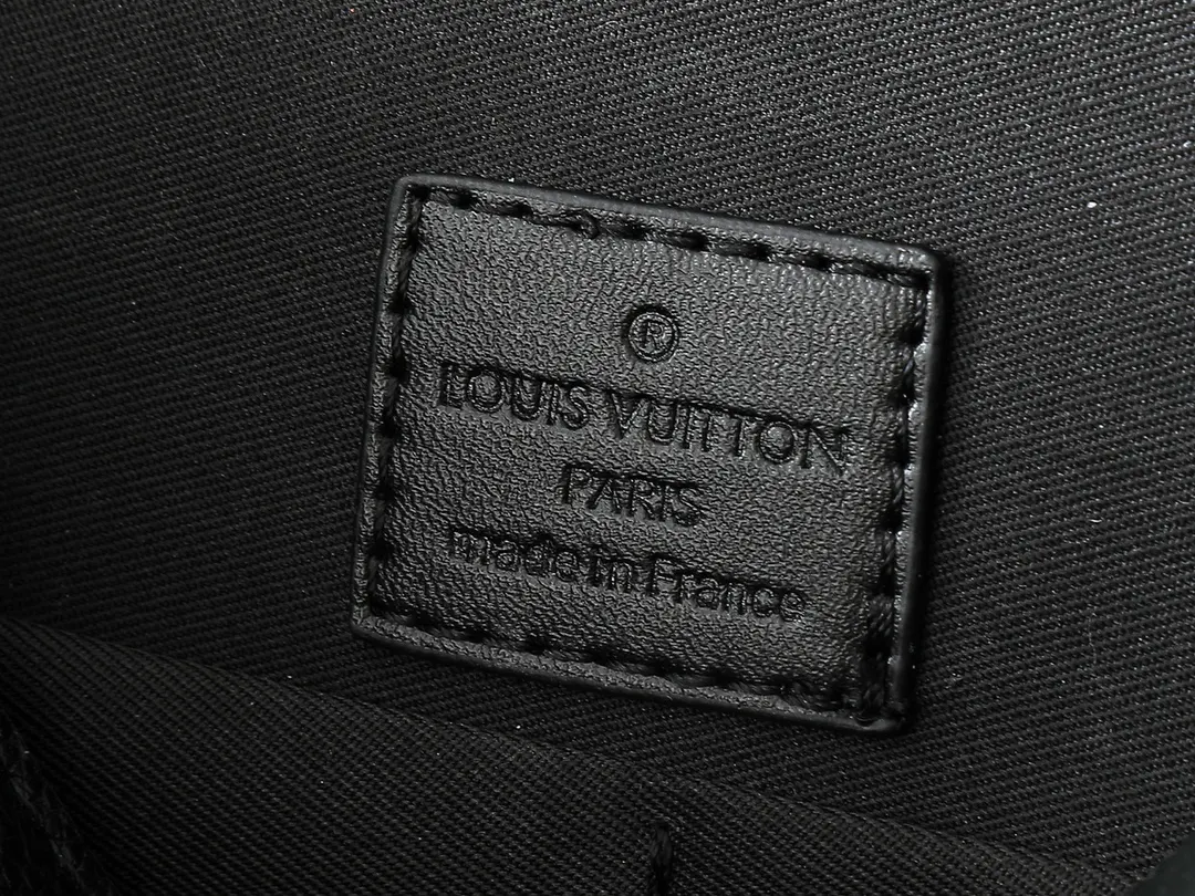 LV 黑色 藍色 牛皮 收納包 旅行收納款(數字9) LV 黑色 藍色 牛皮 收納包 旅行收納款(數字9)