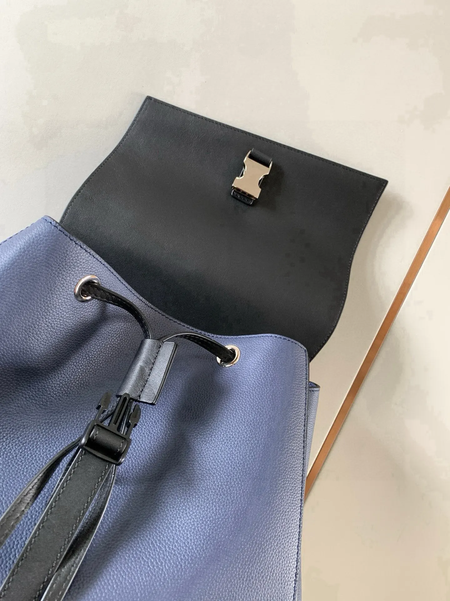Loewe Puzzle 藍色 小牛皮 雙肩包 实用雙肩款(數字9) Loewe Puzzle 藍色 小牛皮 雙肩包 实用雙肩款(數字9)