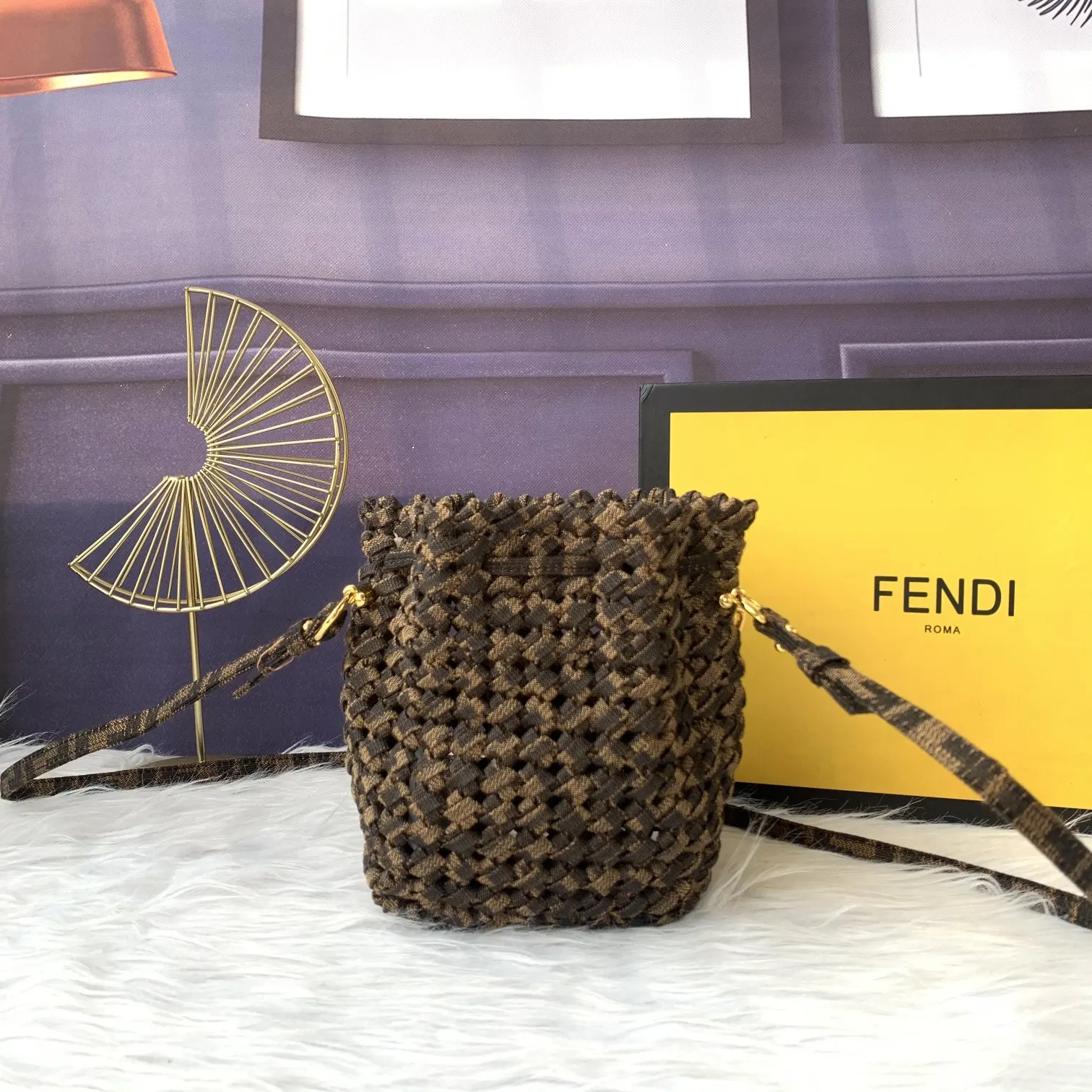 Fendi 水桶包 休闲水桶款