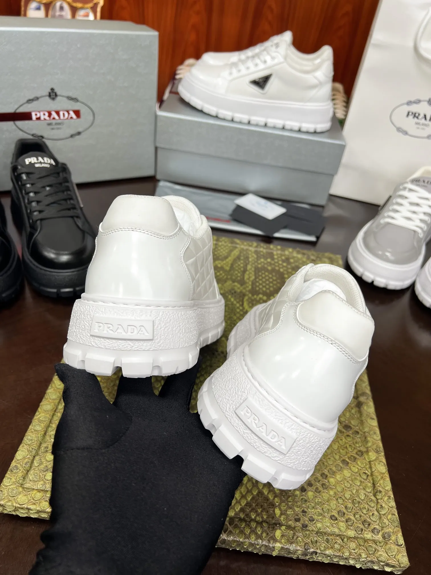 PRADA 牛皮 休闲鞋 舒适百搭款