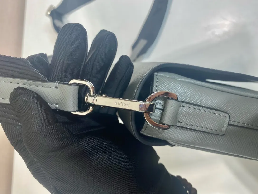 Prada Re-Nylon 2VD059 尼龙 Saffiano十字纹牛皮 单肩包