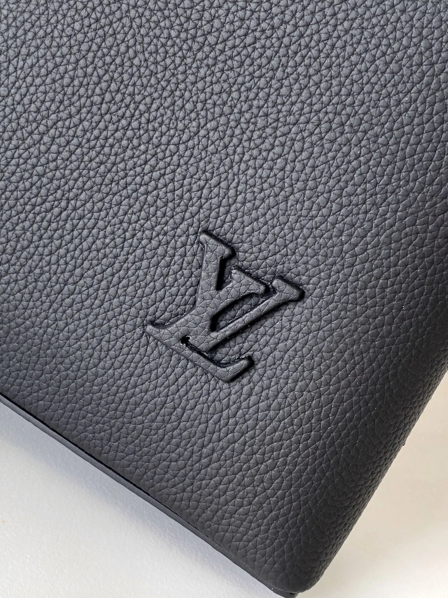 Louis Vuitton Clutch Bag Leather