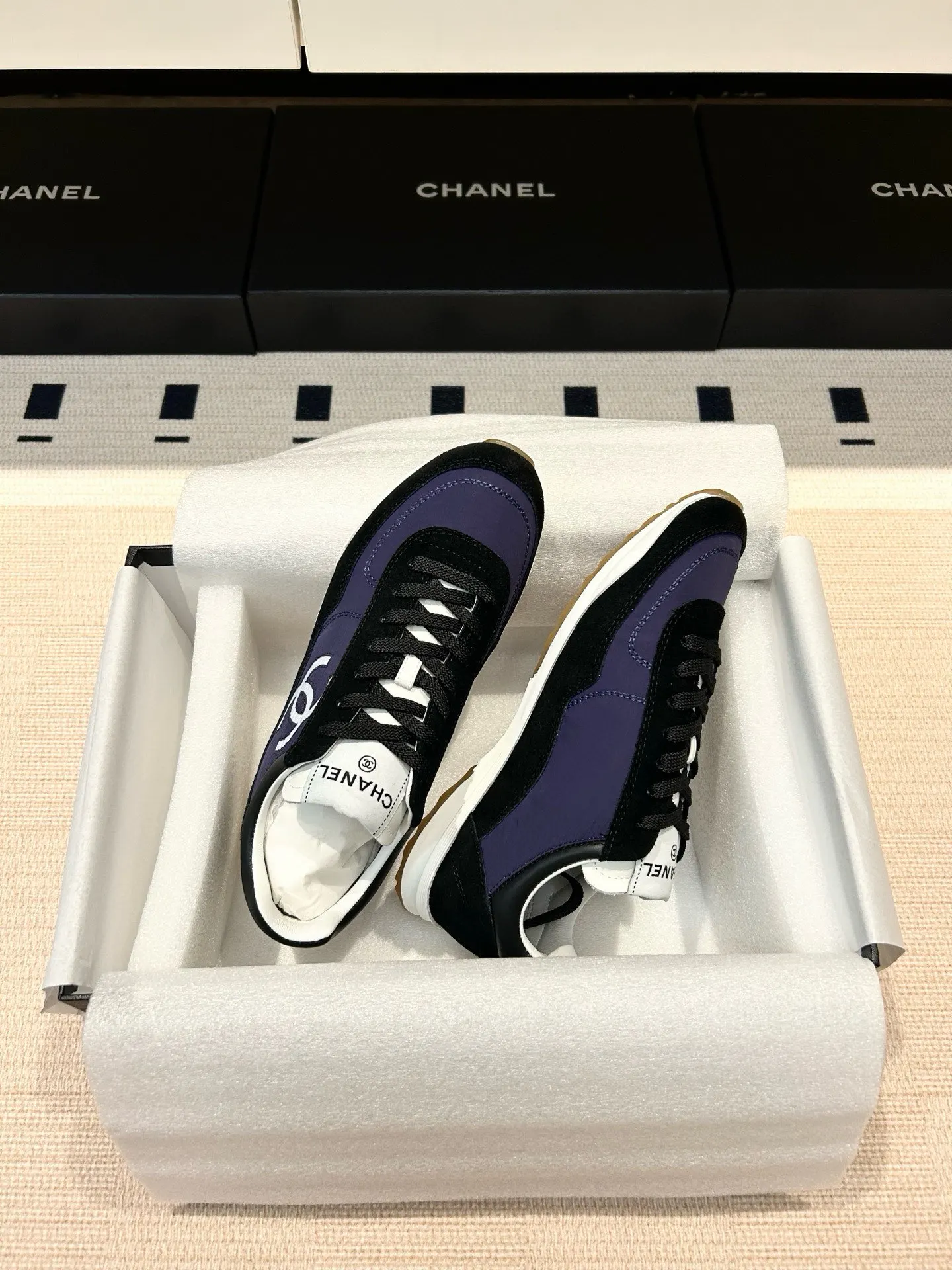 Chanel 黑白拼色双C运动鞋 低帮休闲