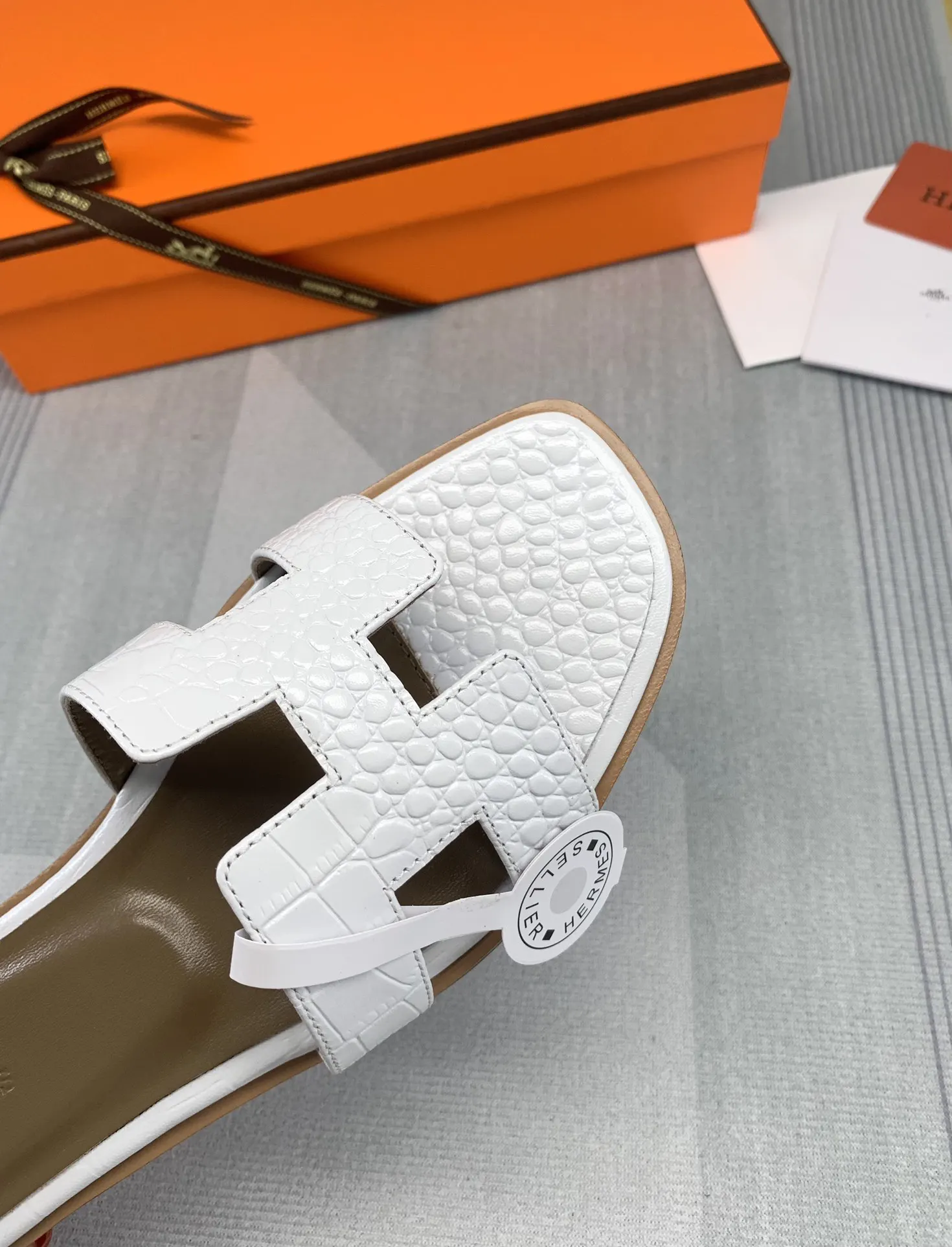 Hermès Oran 白色 鳄鱼纹牛皮 拖鞋 舒适