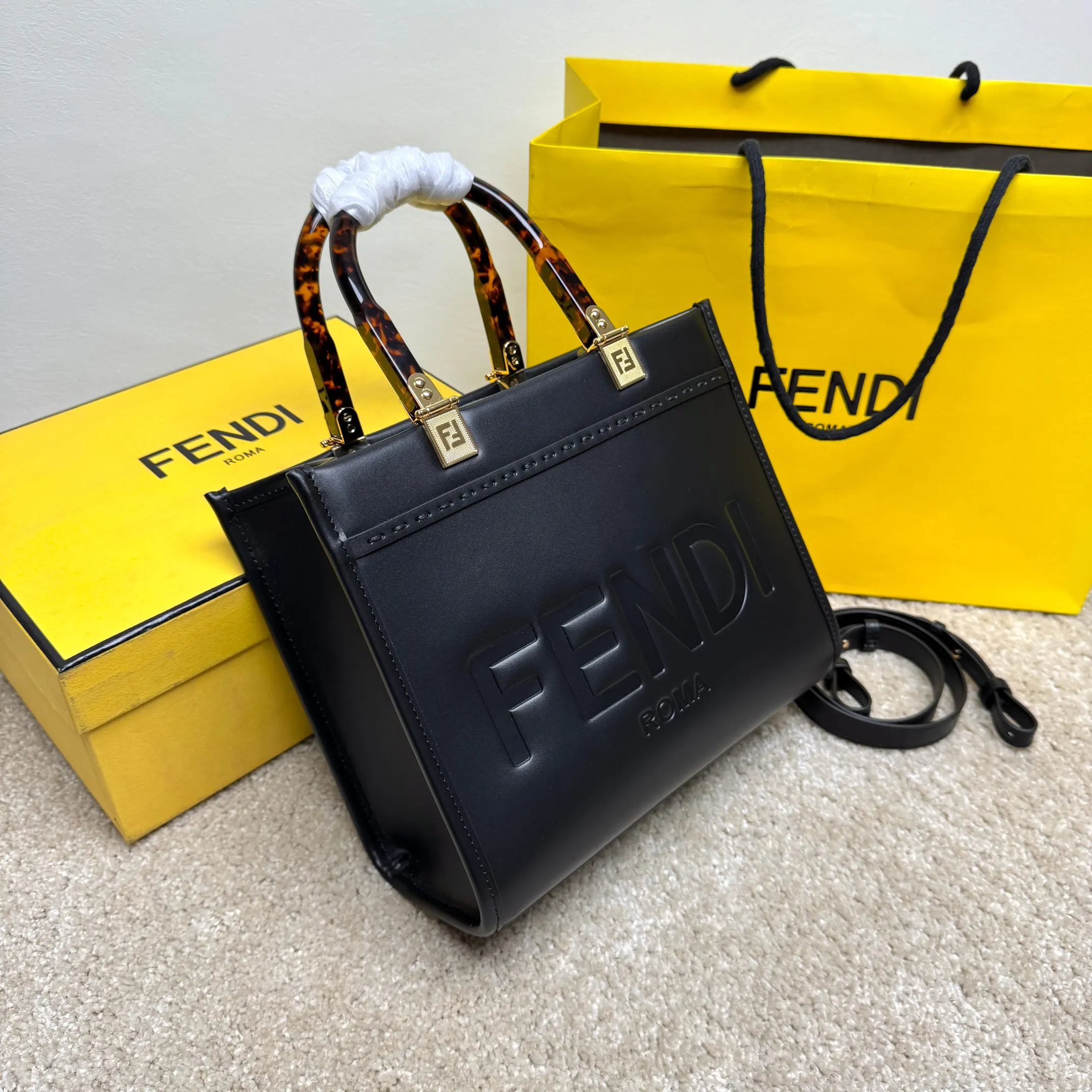 Fendi 黑色 金色 皮革 手拿包 精致手拿款