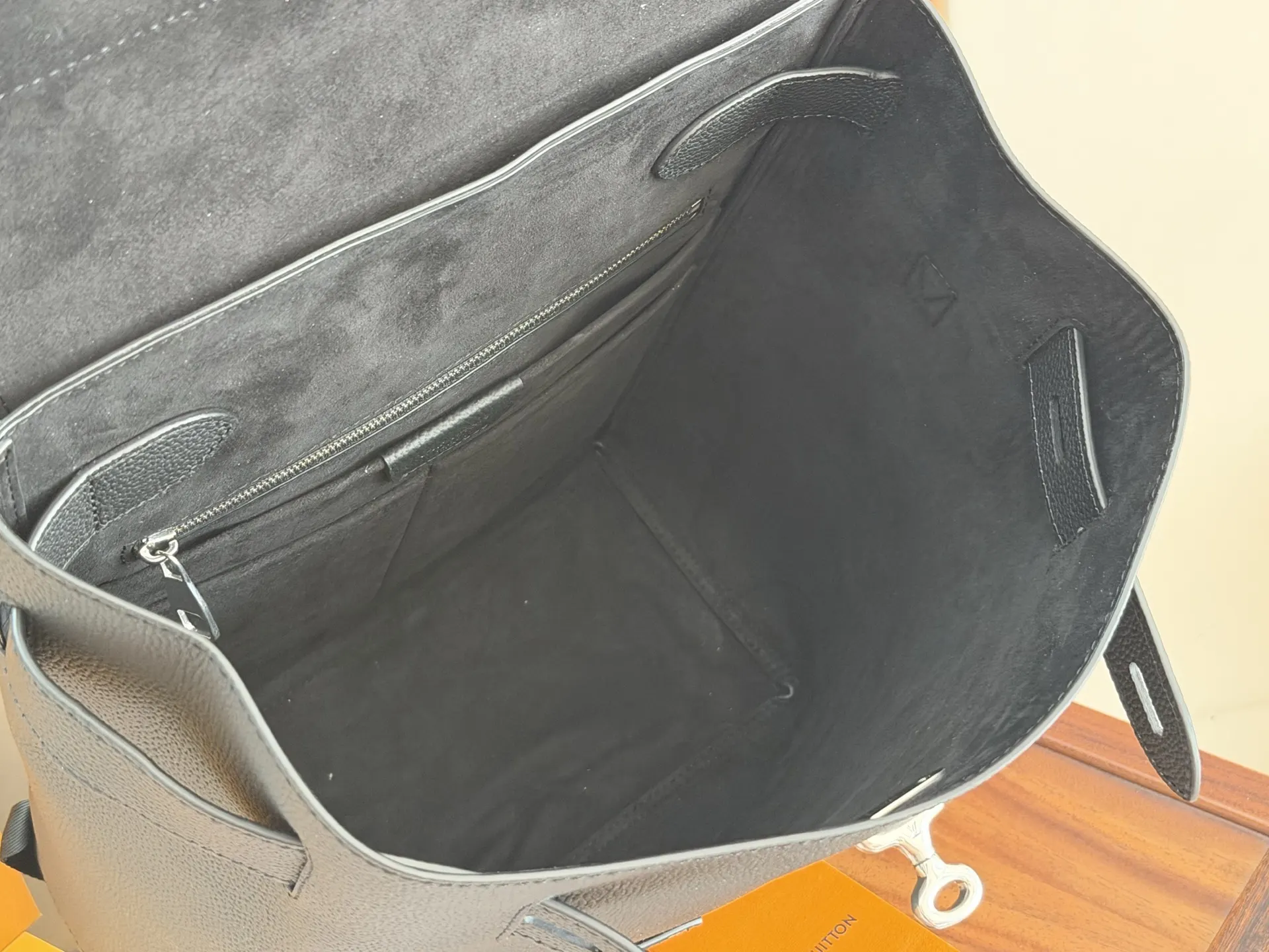 LV 牛皮 双肩包 实用双肩款