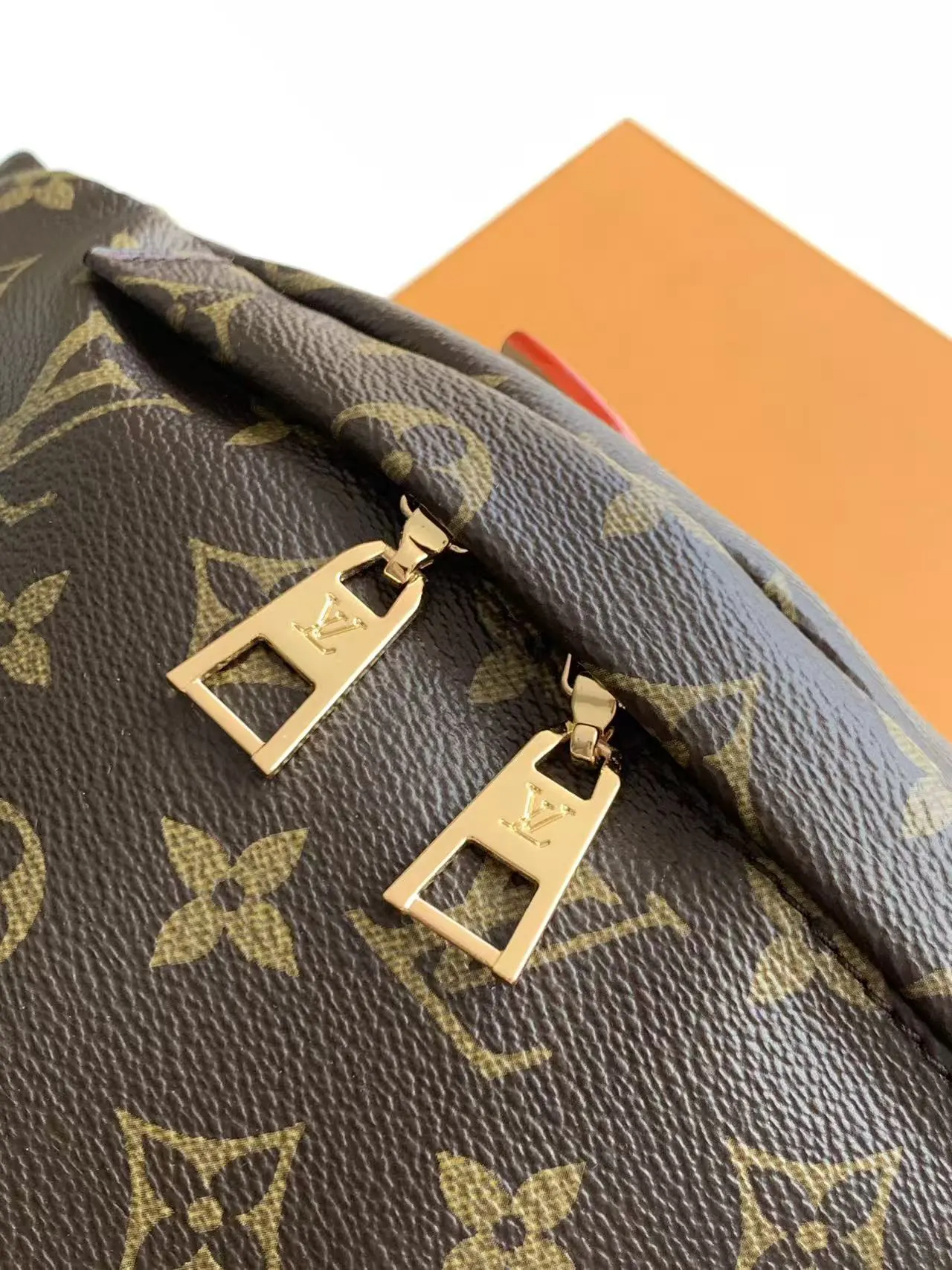 Louis Vuitton Gold Monogram Belt Bag Classic Casual Leather