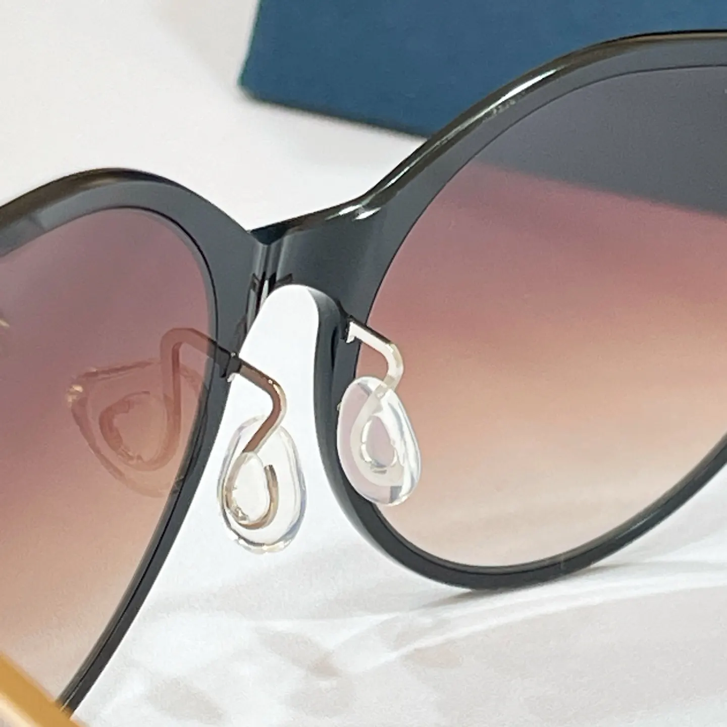 PRADA PR D07S 太阳眼镜 时尚遮阳款