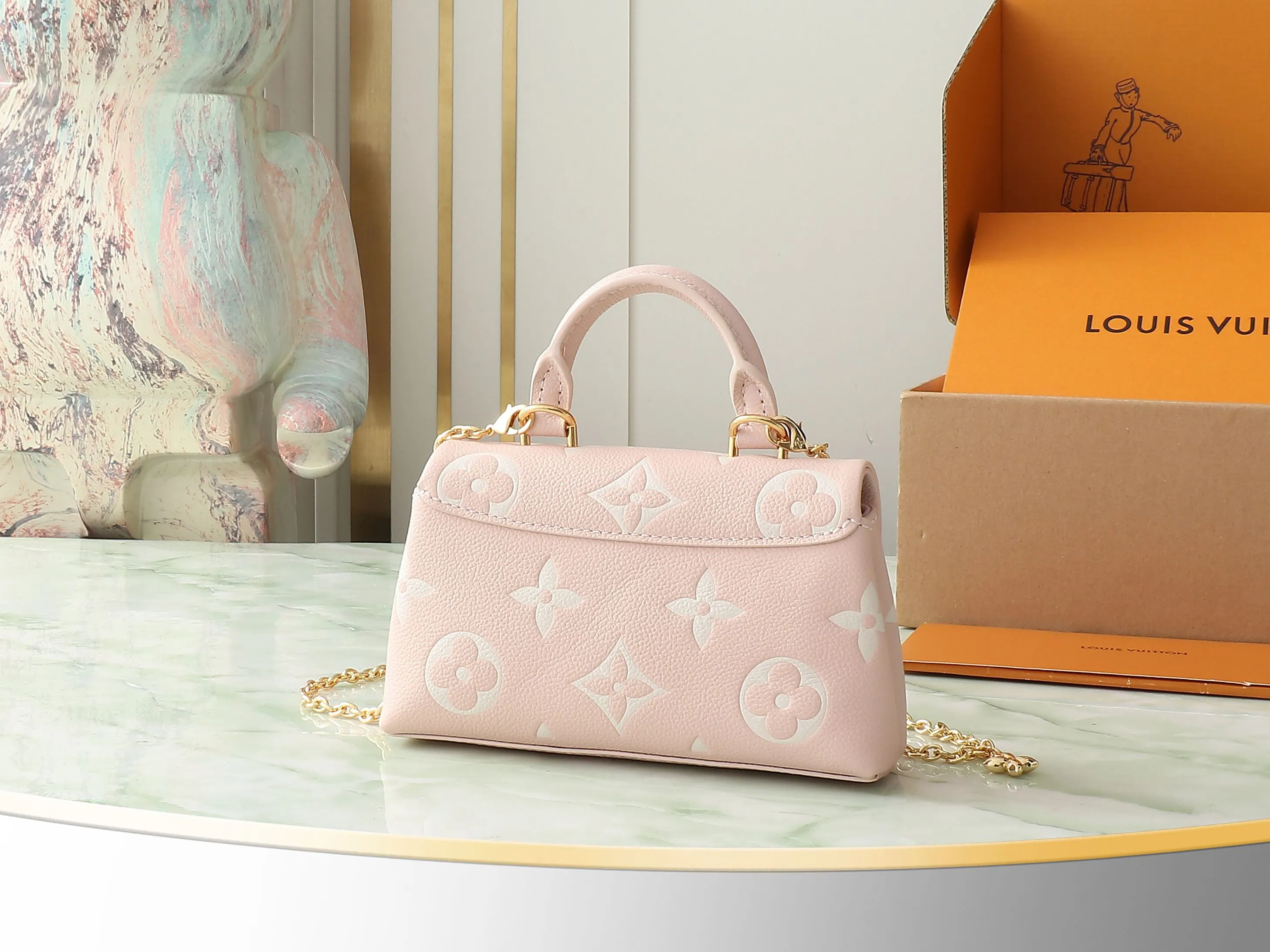 LV chain bag, shoulder crossbody model Image 3 LV chain bag, shoulder crossbody model Image 3
