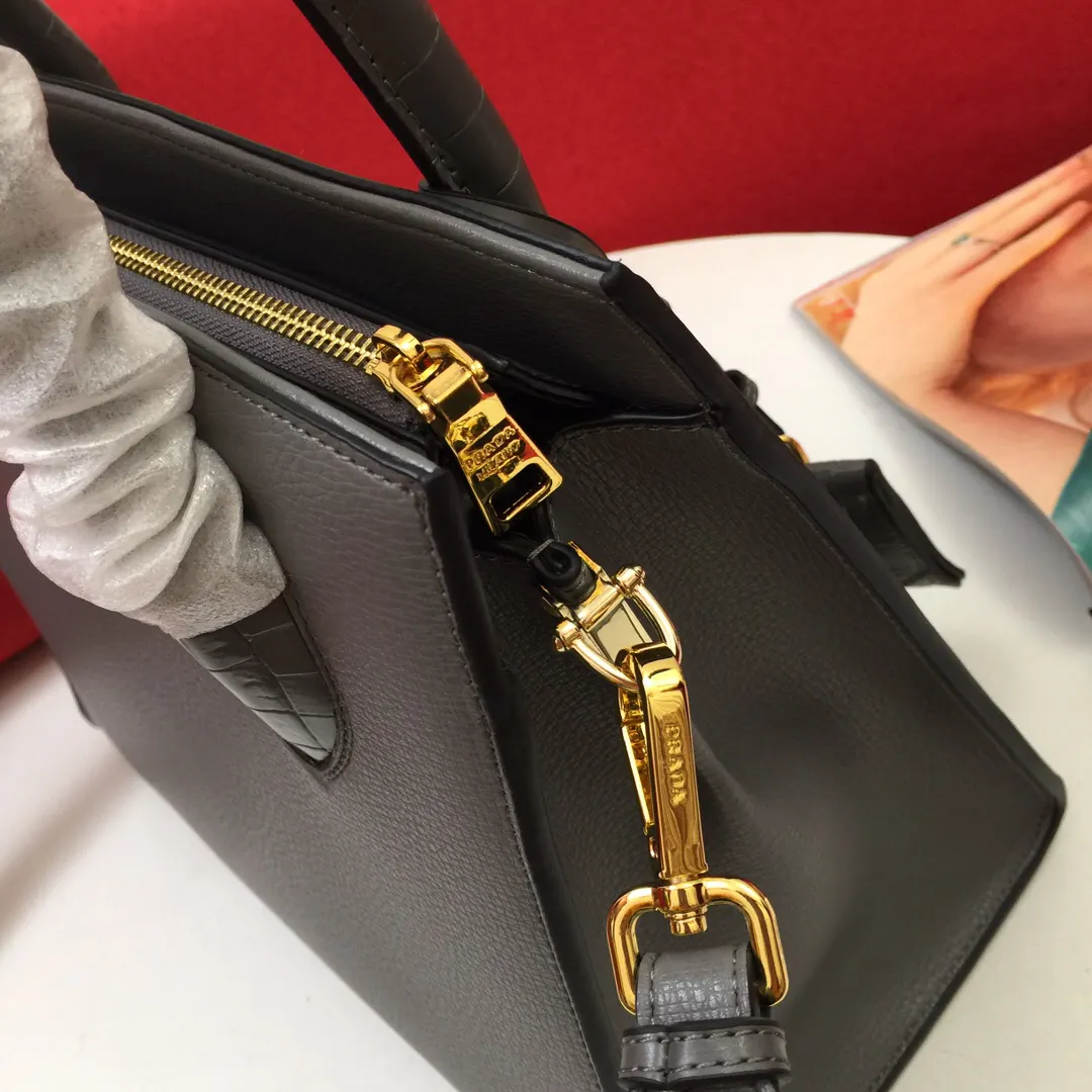 Prada 鳄鱼皮 牛皮 手提包