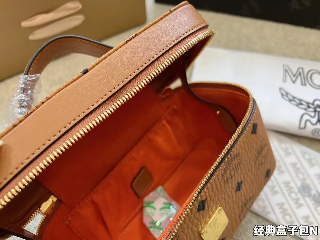 化妆箱小箱子包 本季真是Box手袋的天下 小箱包出了 化妆包 便携收纳款