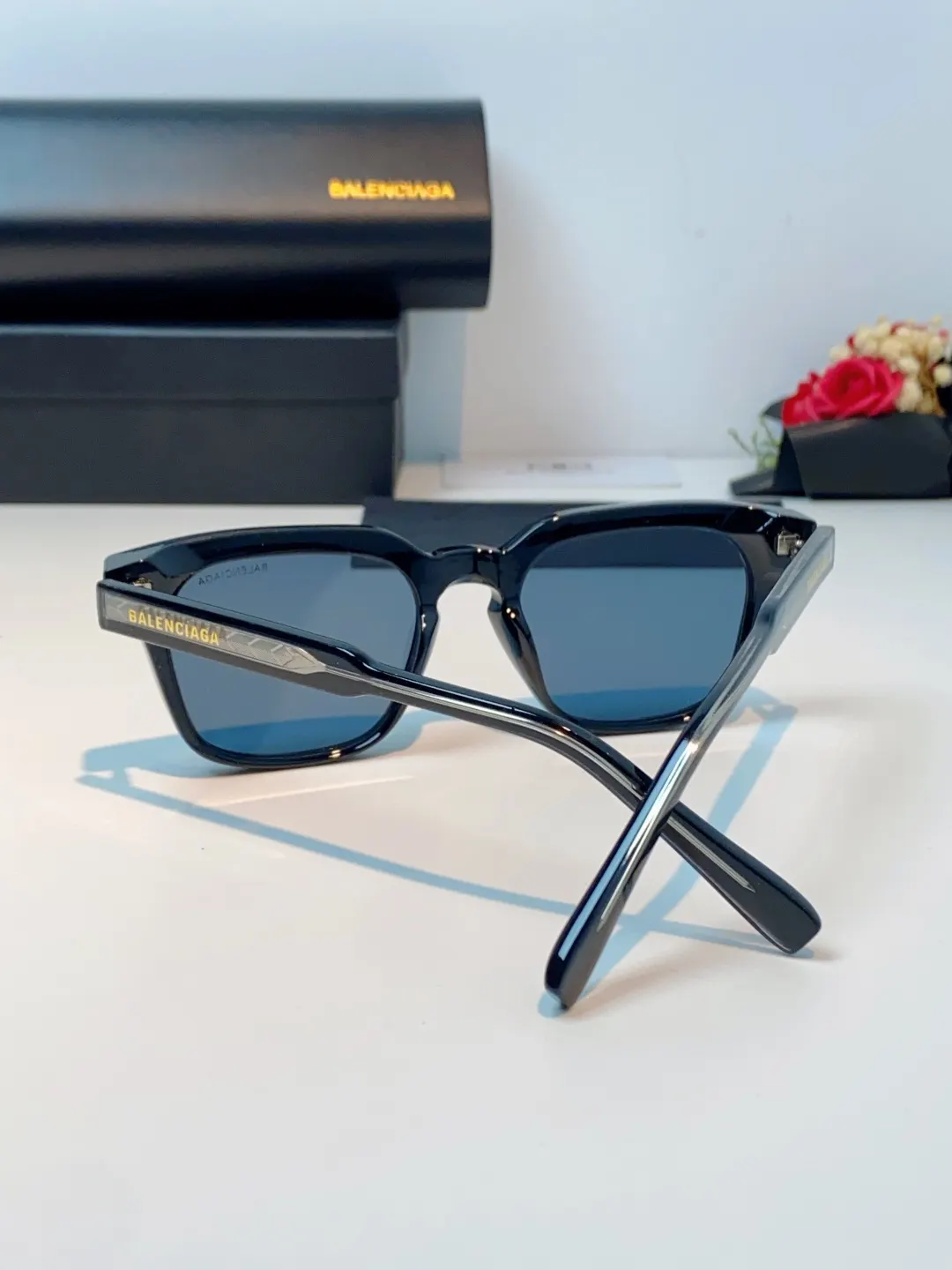 Balenciaga 太阳镜 精致搭配