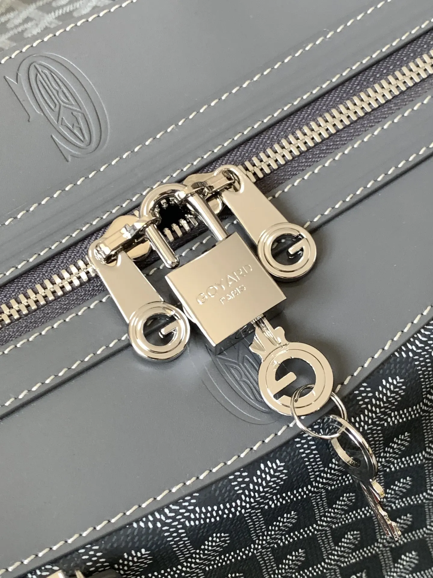 Goyard 灰色 它的提手可调节长度 可确保手提时的舒適度 并且开口两 旅行袋 大容量旅行款