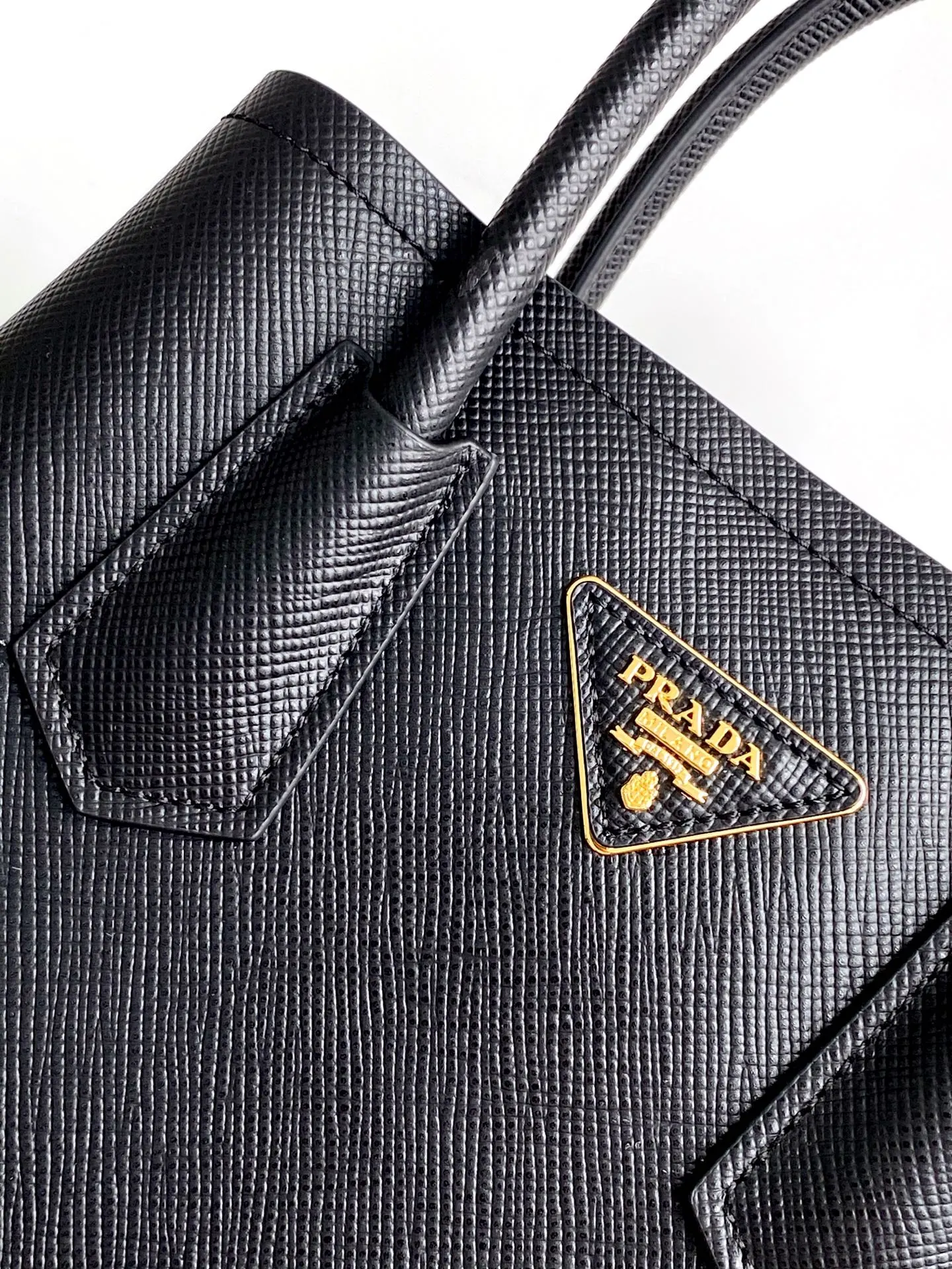 Prada Saffiano 1BG443 迷你 金色 皮革 手提包