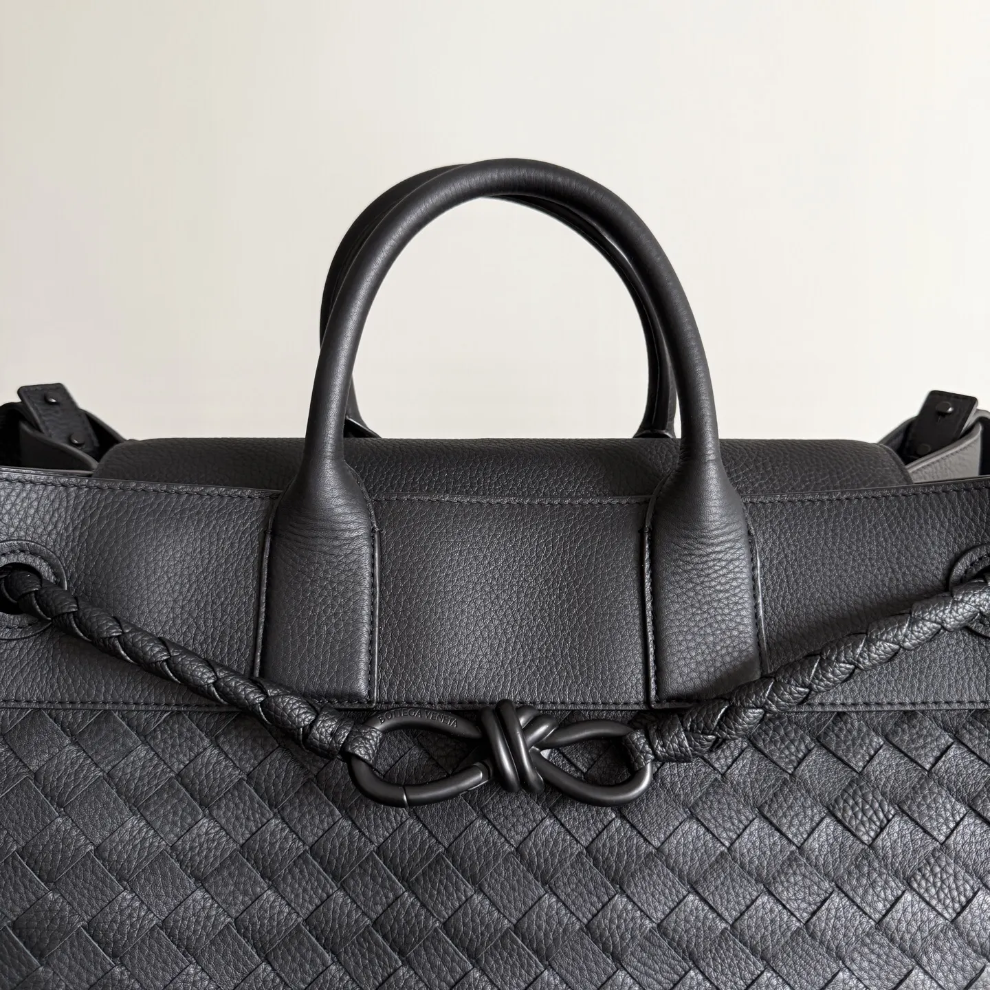 Bottega Veneta 斜挎包 轻便斜挎款