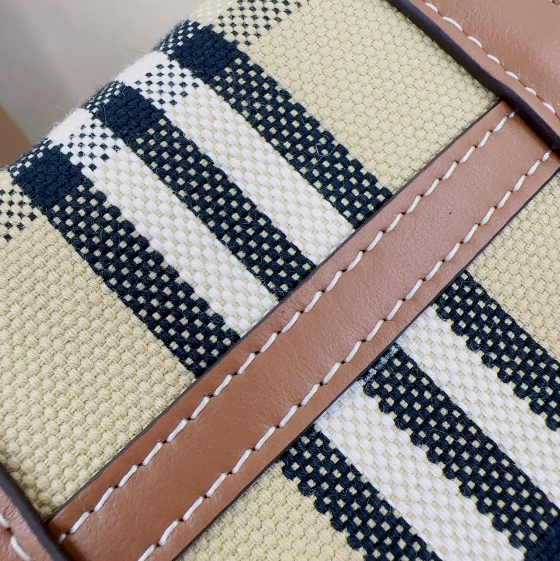 Burberry 小牛皮 托特包 大容量托特款