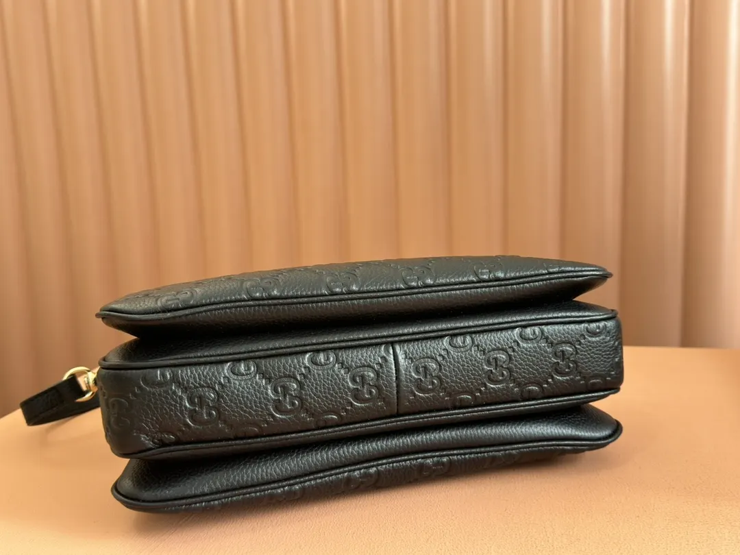 Gucci GG Emblem 黑色 棕色 荔枝纹 斜背包 輕便斜挎款