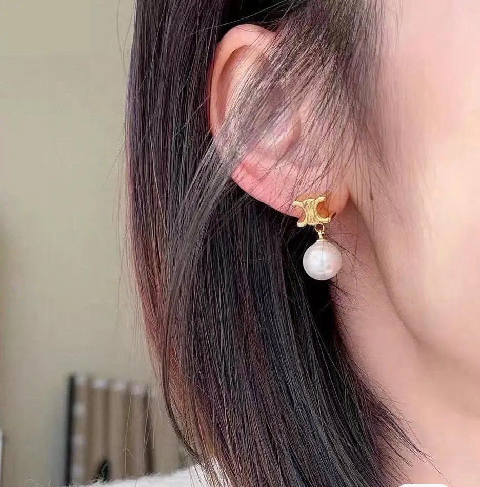 Celine 耳钉 小巧点缀款