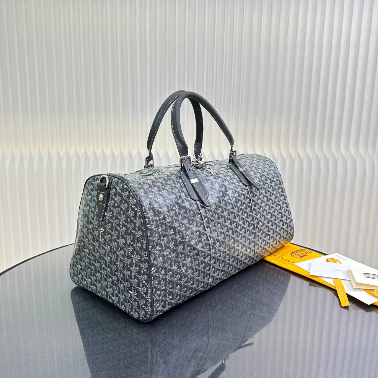 Goyard 黄色 BOSTON 旅行包适合在机舱内使用 通过搭 一 大容量旅行款