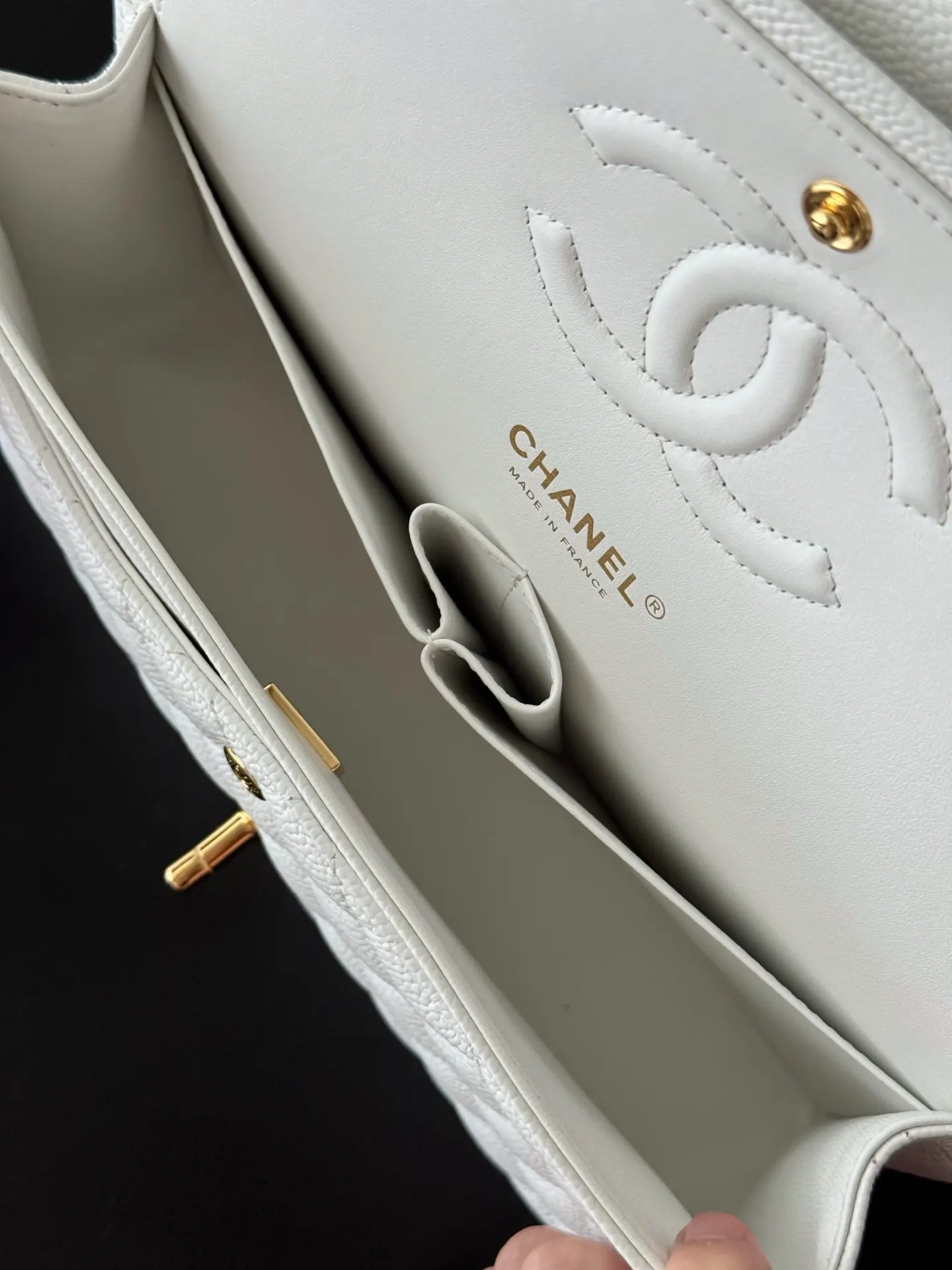 CHANEL 白色牛皮菱格链条包 金扣款