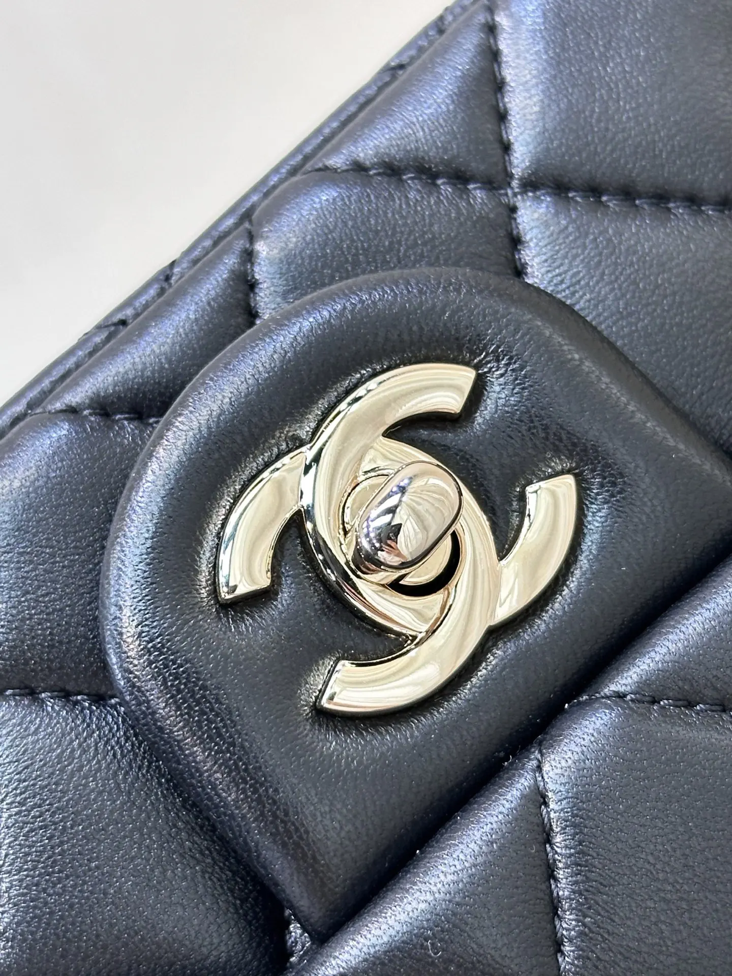 Chanel 菱格纹牛皮翻盖链条包 单肩斜挎 复古