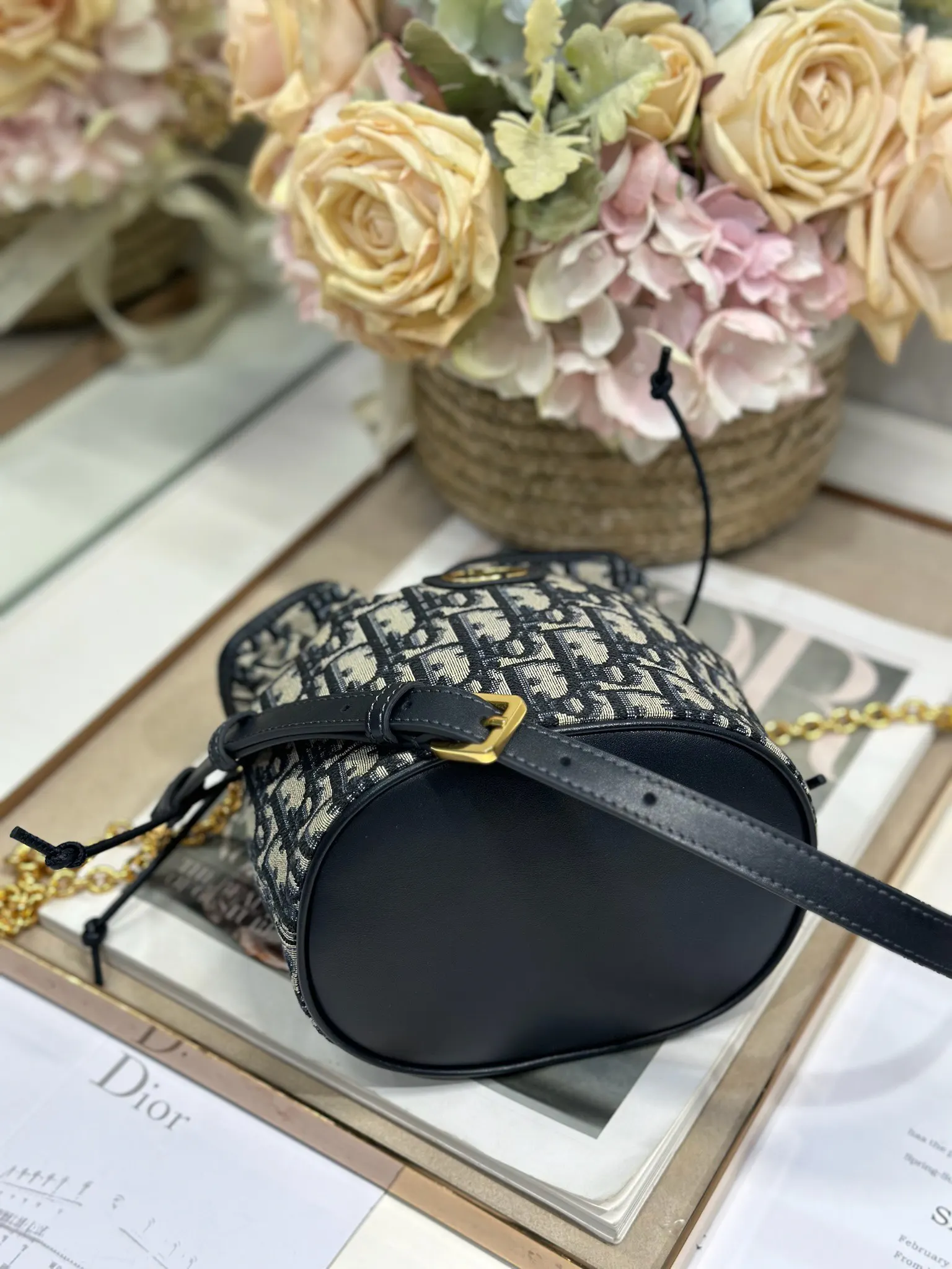 Dior Oblique 黑色 水桶包(數字6) Dior Oblique 黑色 水桶包(數字6)