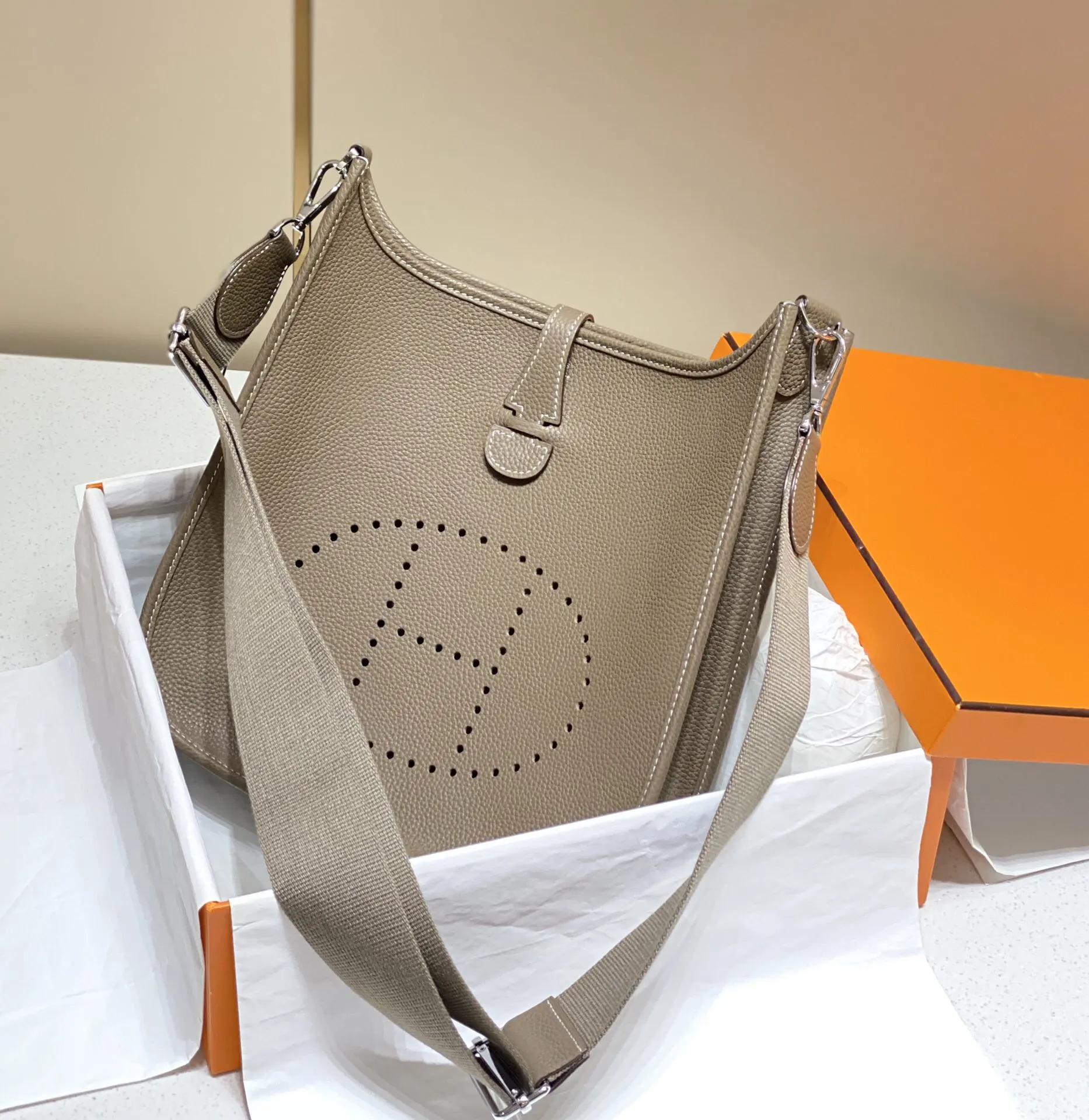 Hermès Evelyne 牛皮 斜挎包 29cm