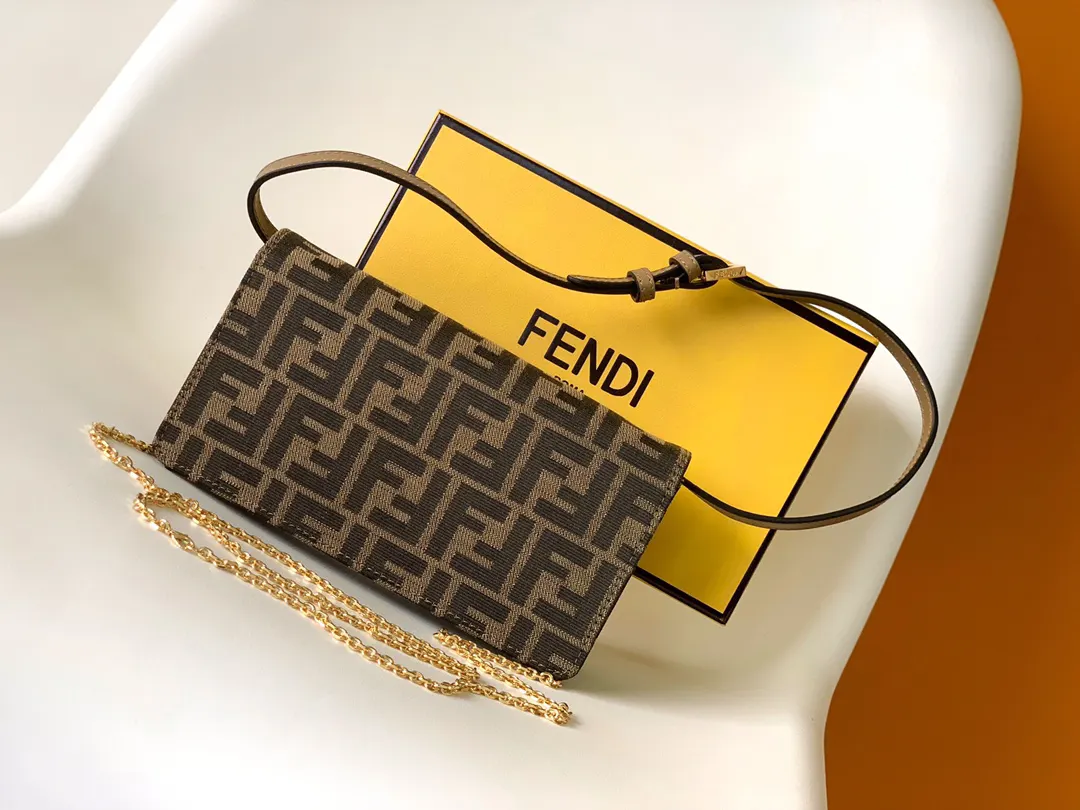 棕色 提花 紧凑型Baguette小包 棕色FF提花布 雙肩包 实用雙肩款