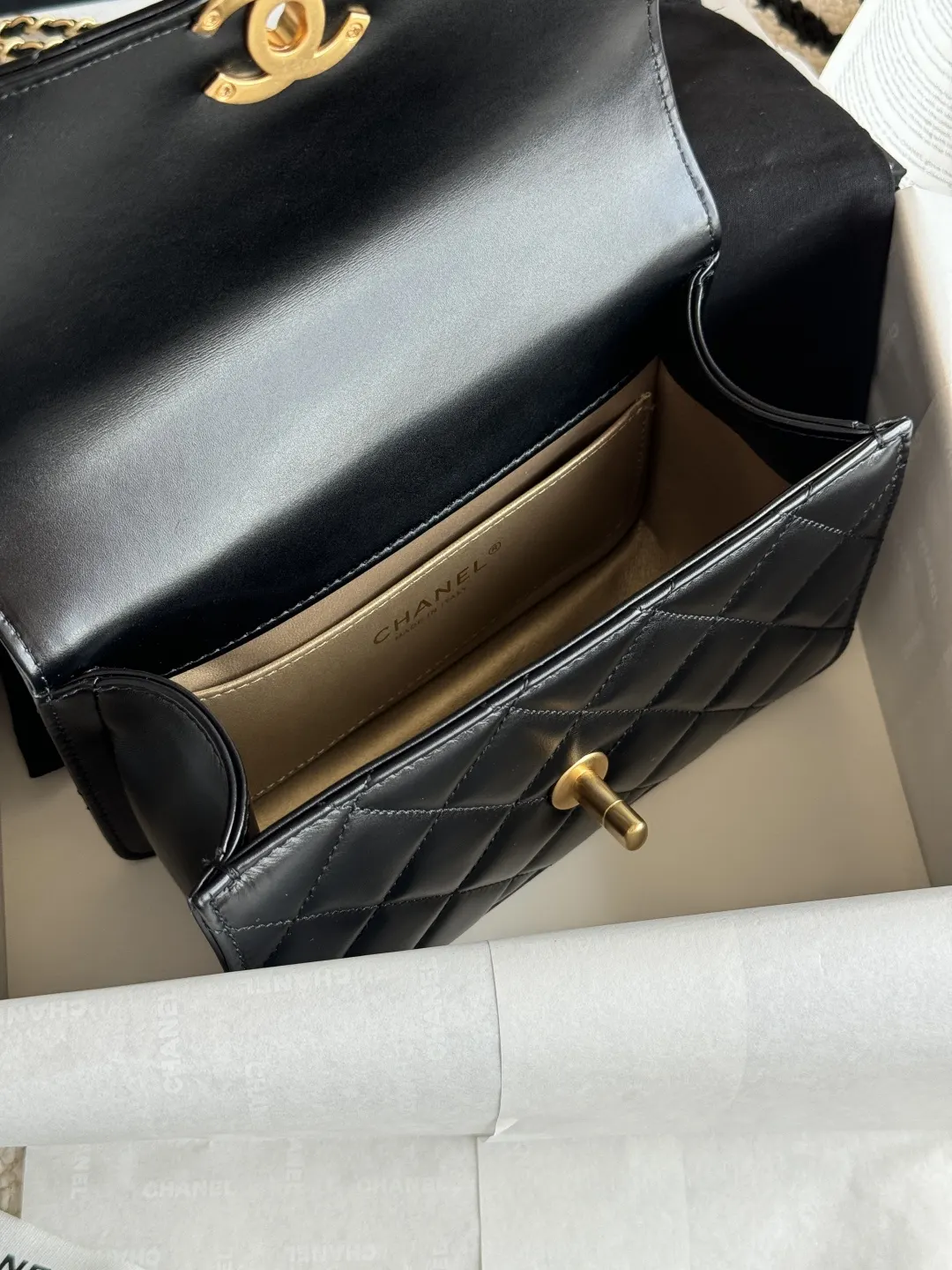 Gold Chain Bag Leather Image 9 Gold Chain Bag Leather Image 9
