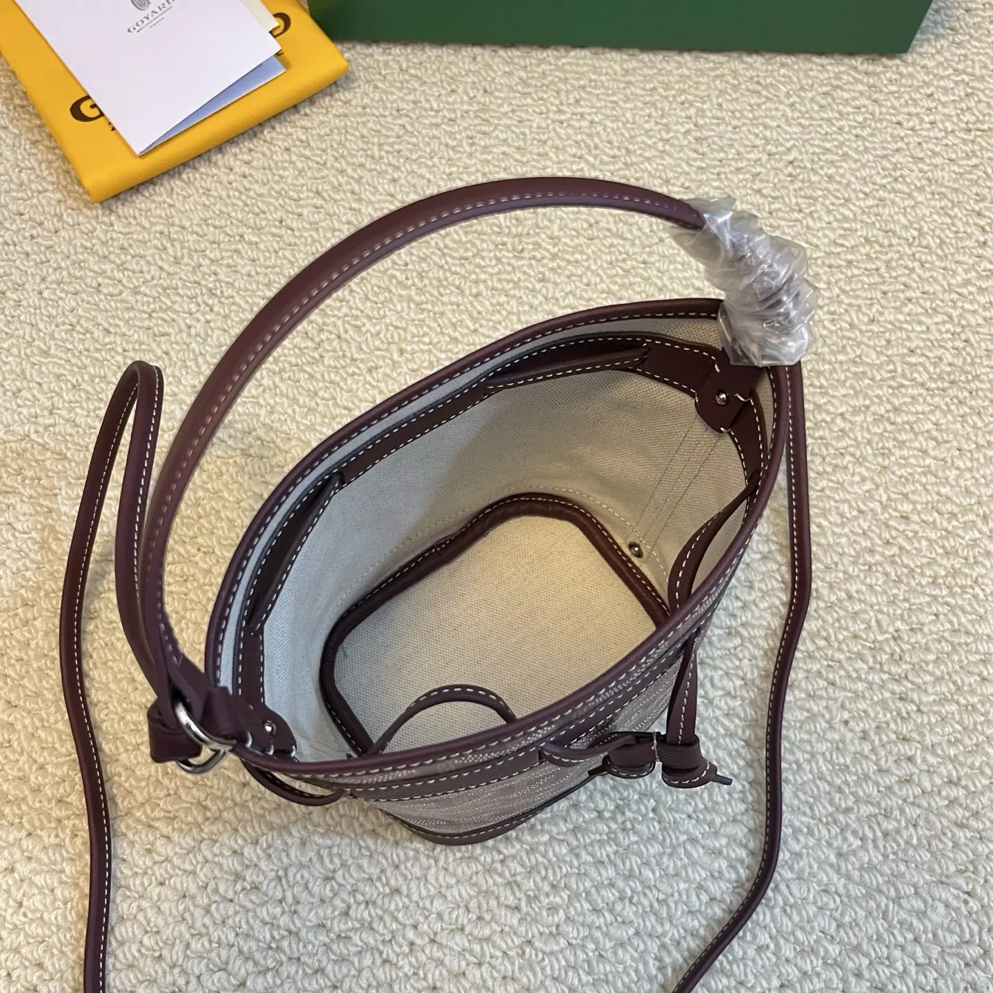 Goyard 皮革 轻盈小巧去始终保持标志性水桶百搭造型 水桶包 休閒水桶款(數字9) Goyard 皮革 轻盈小巧去始终保持标志性水桶百搭造型 水桶包 休閒水桶款(數字9)