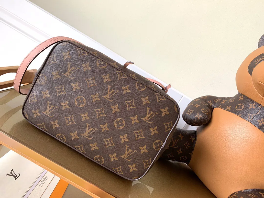 Louis Vuitton Bucket Bag Casual
