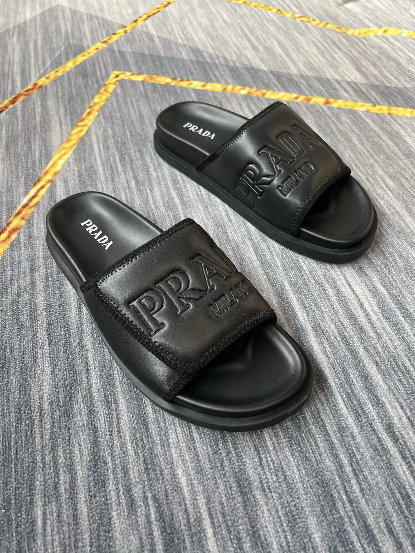 Prada 拖鞋 休闲凉拖