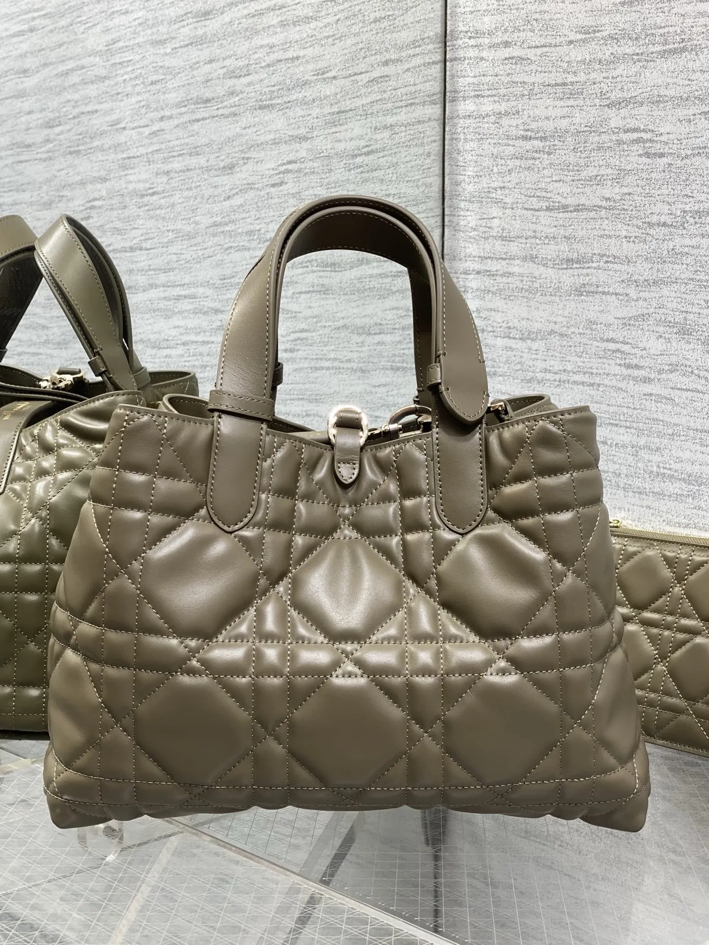 綠色 小牛皮 裸綠色中号 全新升级 内里牛皮 带着 Toujou 收納包 旅行收納款