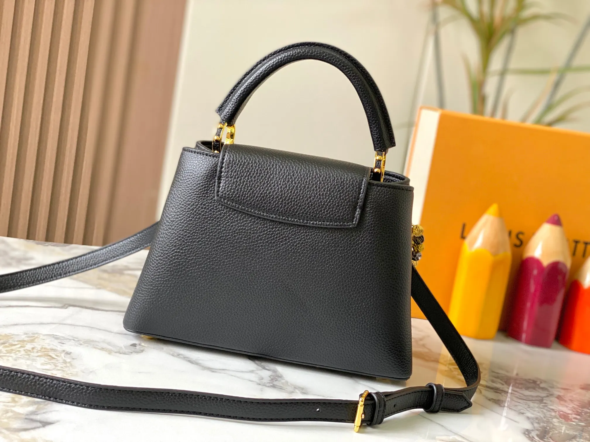 LV Capucines 牛皮 链条包 精致链条款