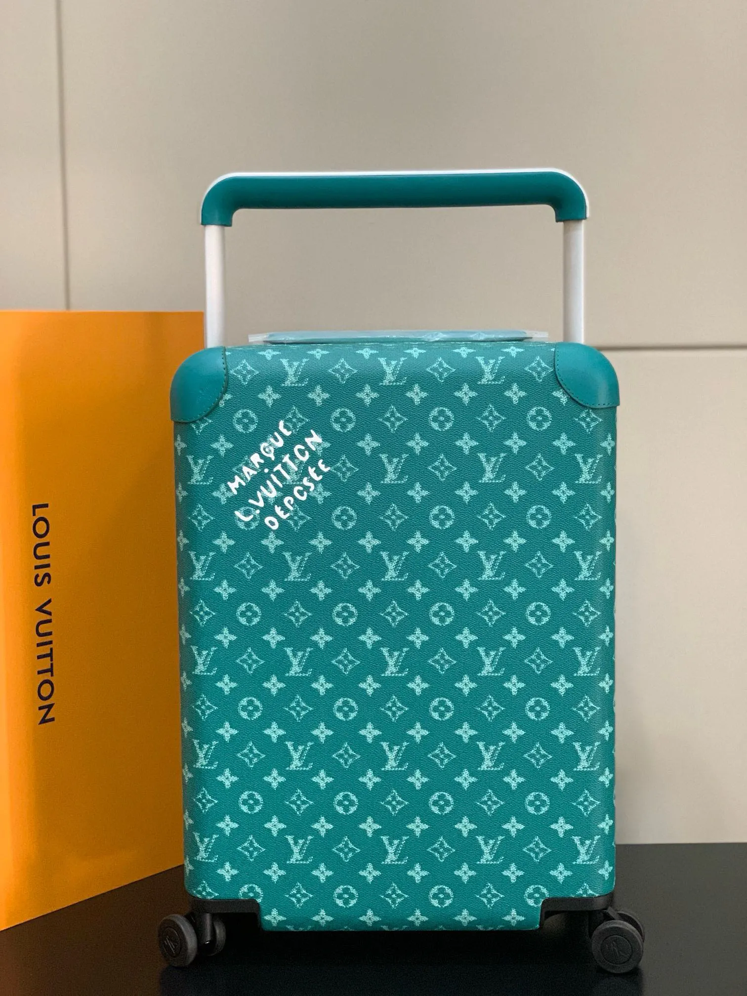 灰色 银色 拉杆真皮包裹 行李箱 旅行拉杆款 轻便出行款