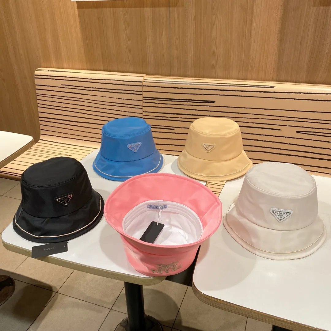 Prada 帽子 精致搭配