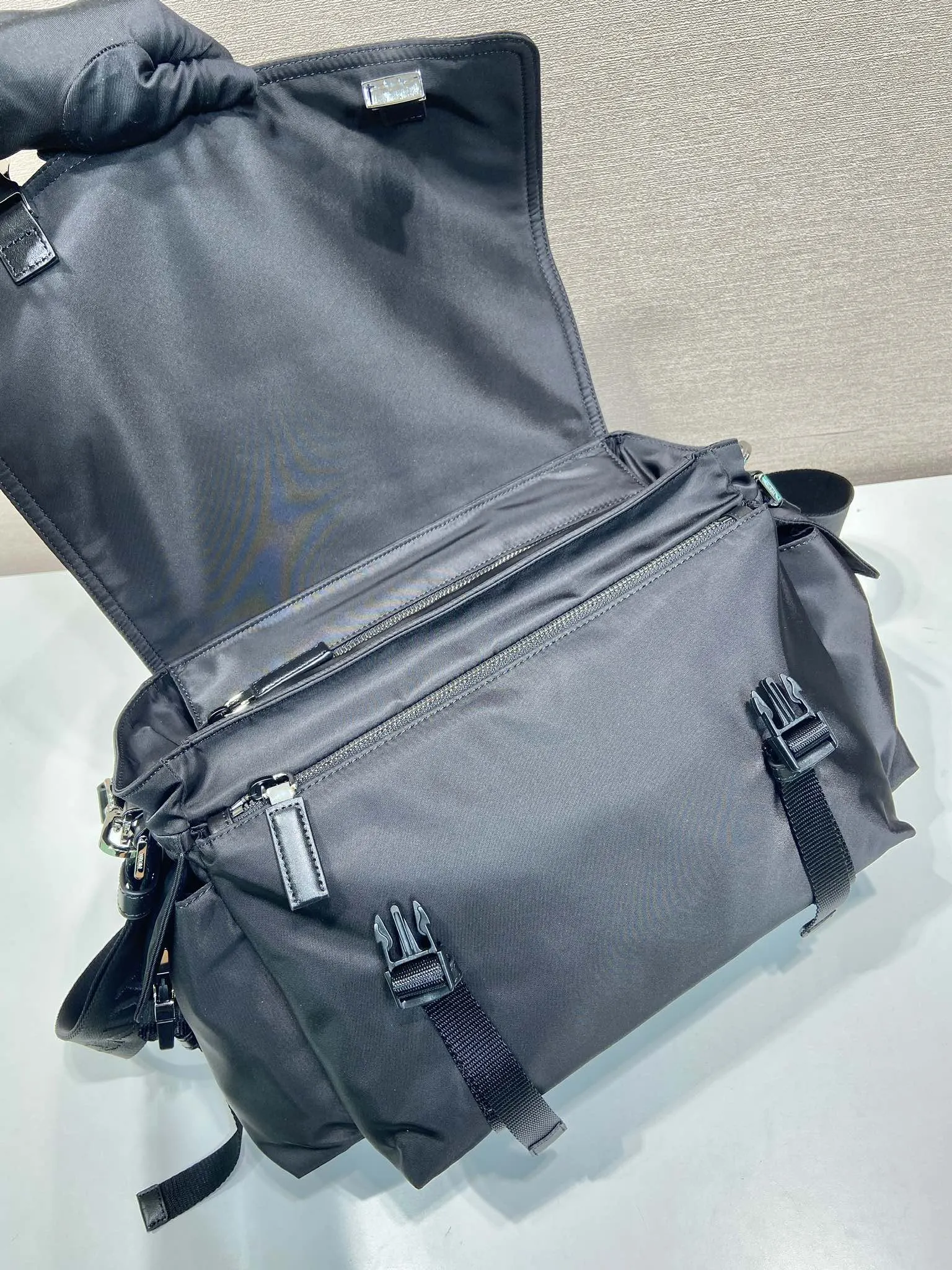 Prada Re-Nylon 2VD082 皮革 手提包