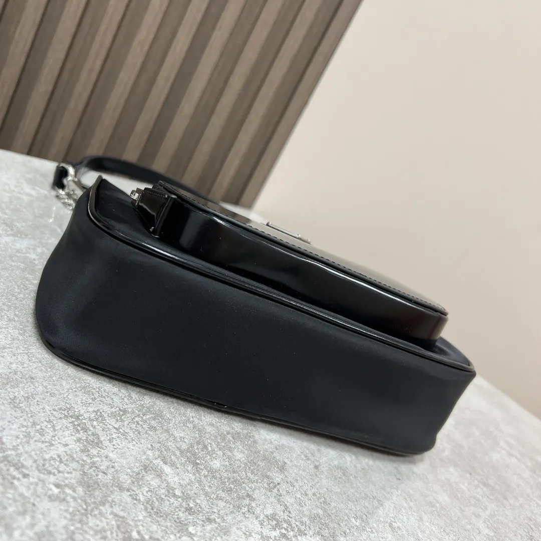 Hobo 尼龙 全新再生尼龙 亮皮 Hobo腋下包已成 复古腋下背款