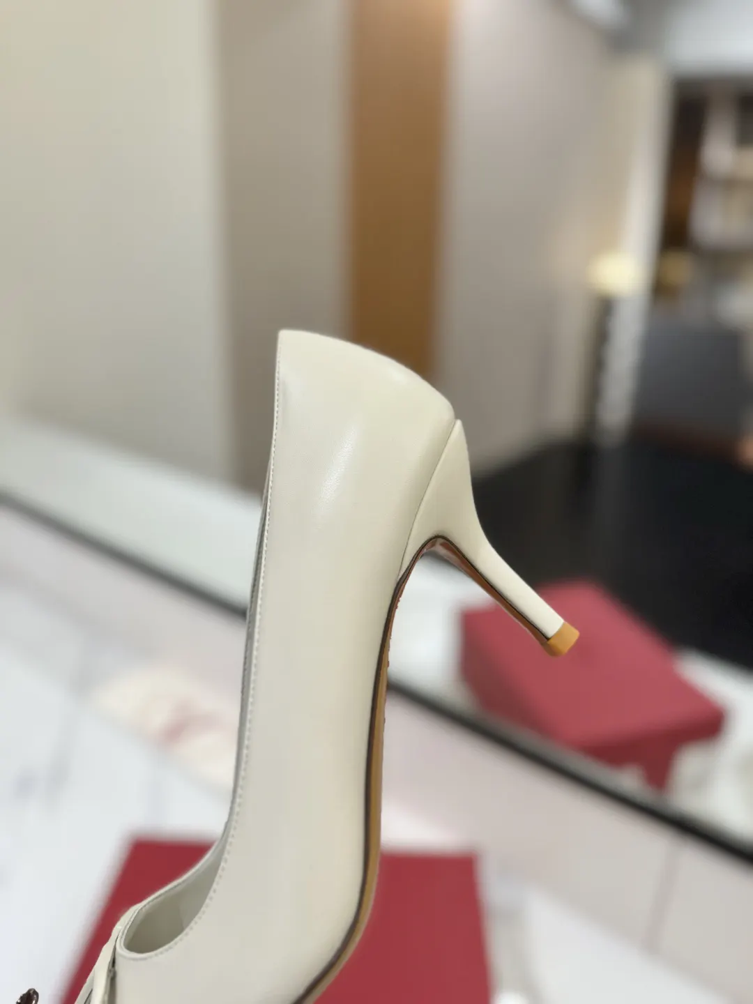 Valentino 金色 平底鞋 通勤约会款