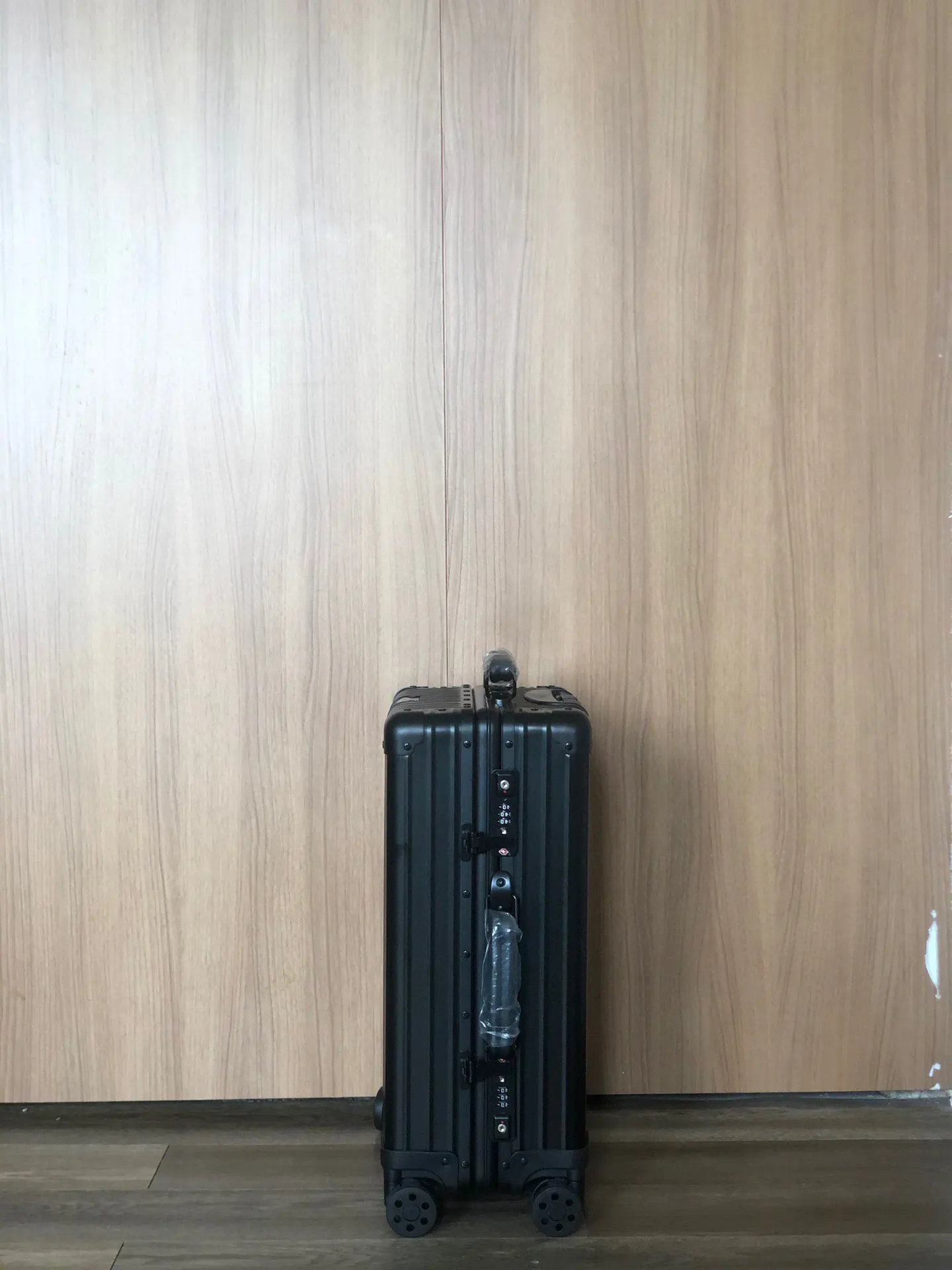 黑色 銀色 復古版全鋁镁合金 弹跳全鋁拉杆 全新一体 行李箱 旅行拉杆款 輕便出行款