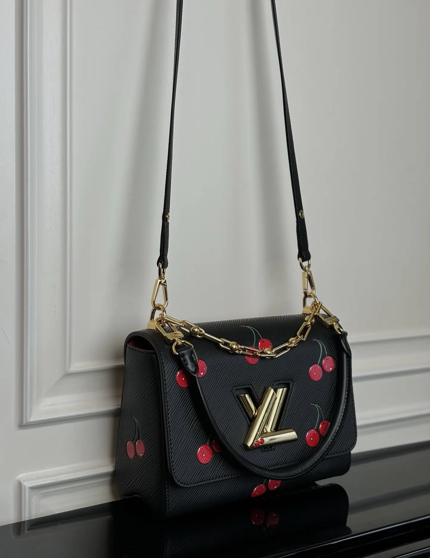 LV 黑色 牛皮 链条包 精致链条款