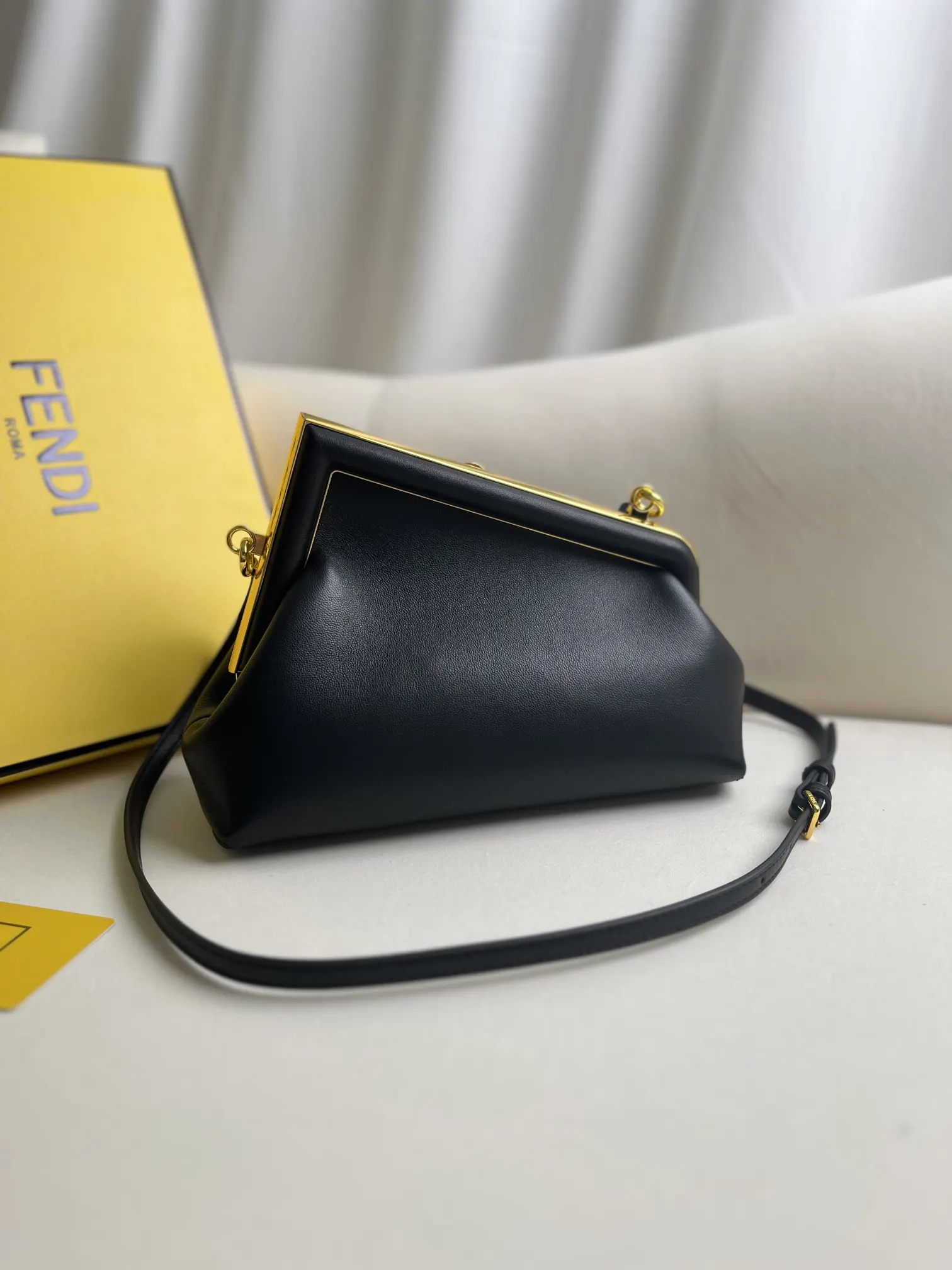 Fendi 黑色 粉色 羊皮 手拿包 精致手拿款