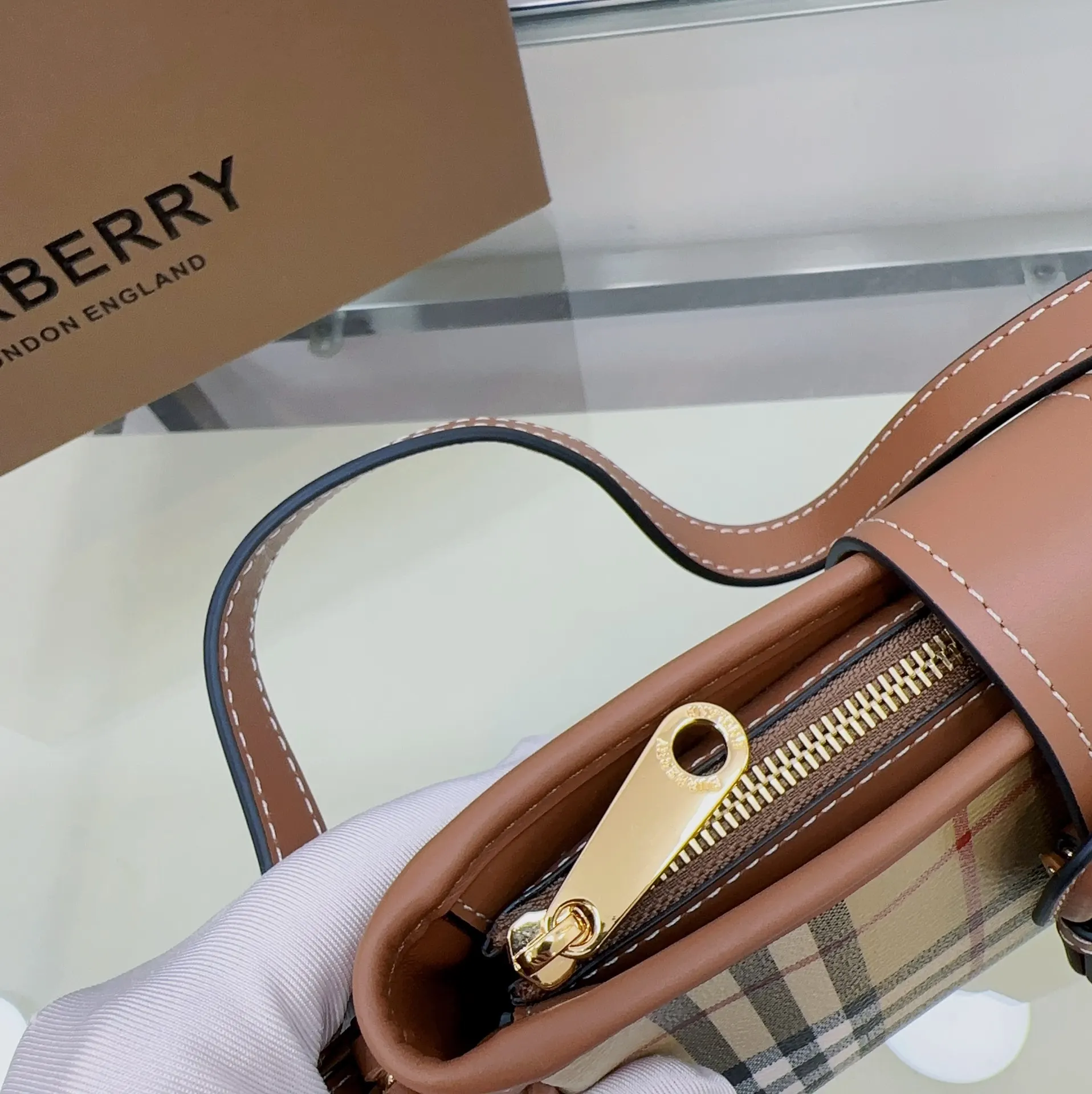 Burberry 腋下包 復古腋下背款(數字9) Burberry 腋下包 復古腋下背款(數字9)