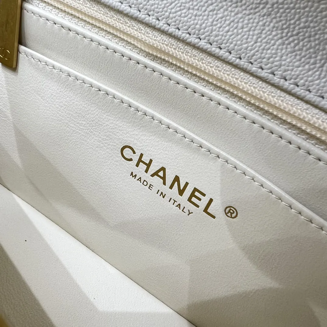CHANEL 米白色牛皮翻盖链条包 金扣款