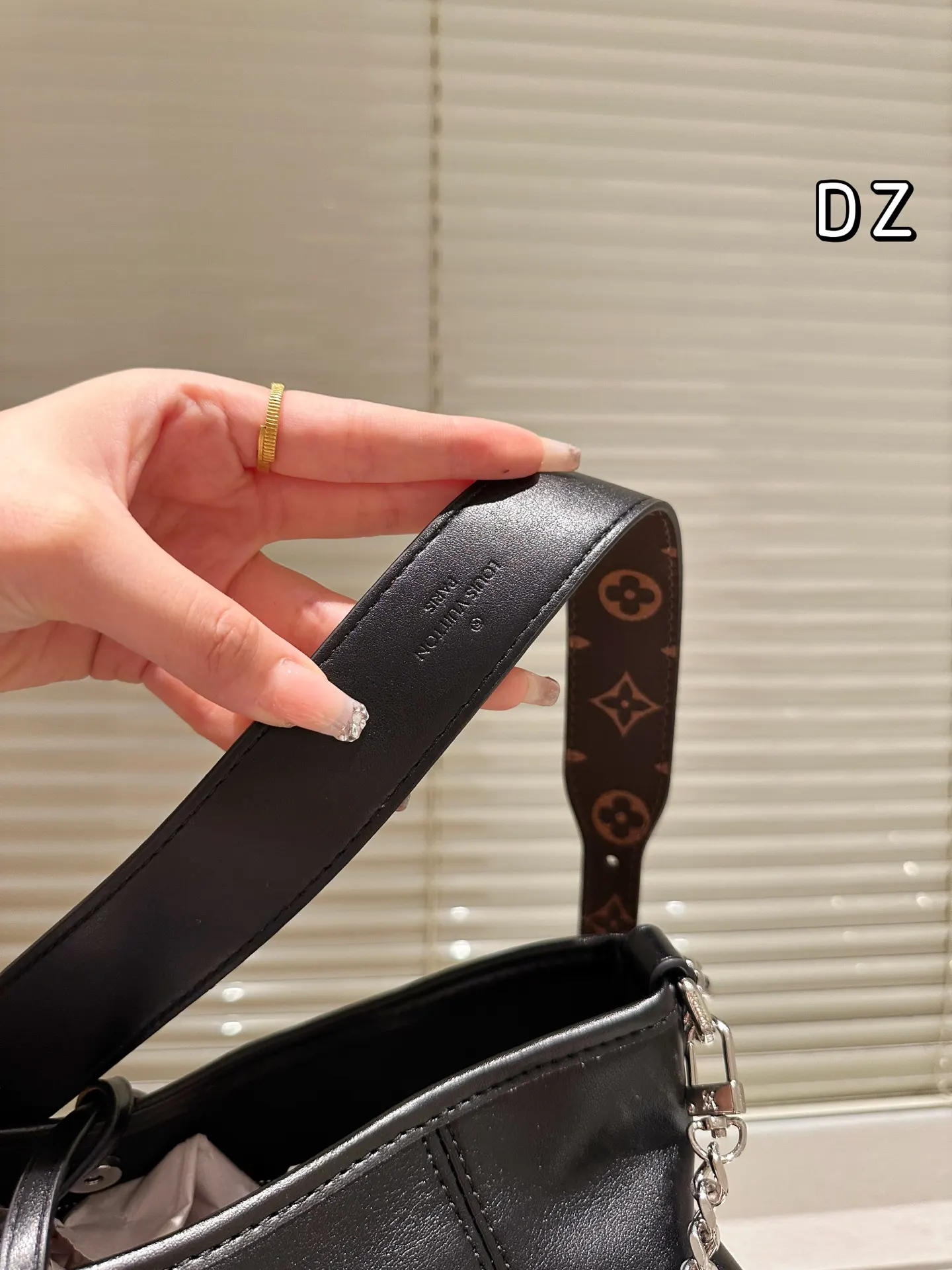 CarryAll 牛皮 盒 CARRYALLDARK 斜背包 輕便斜挎款(數字9) CarryAll 牛皮 盒 CARRYALLDARK 斜背包 輕便斜挎款(數字9)