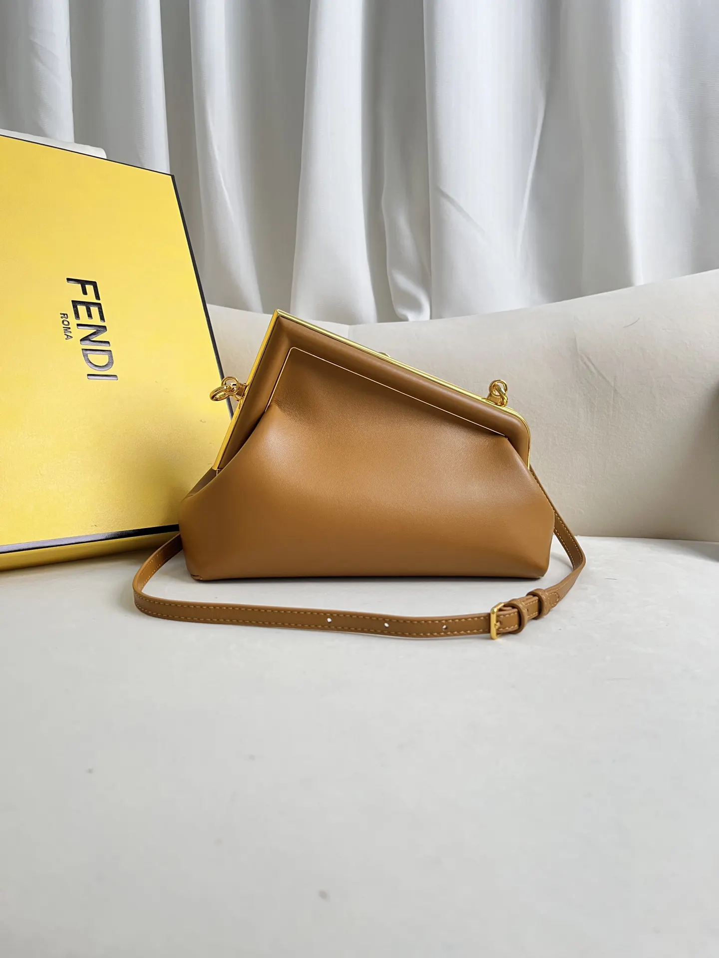 Fendi 棕色 粉色 羊皮 手拿包 精致手拿款