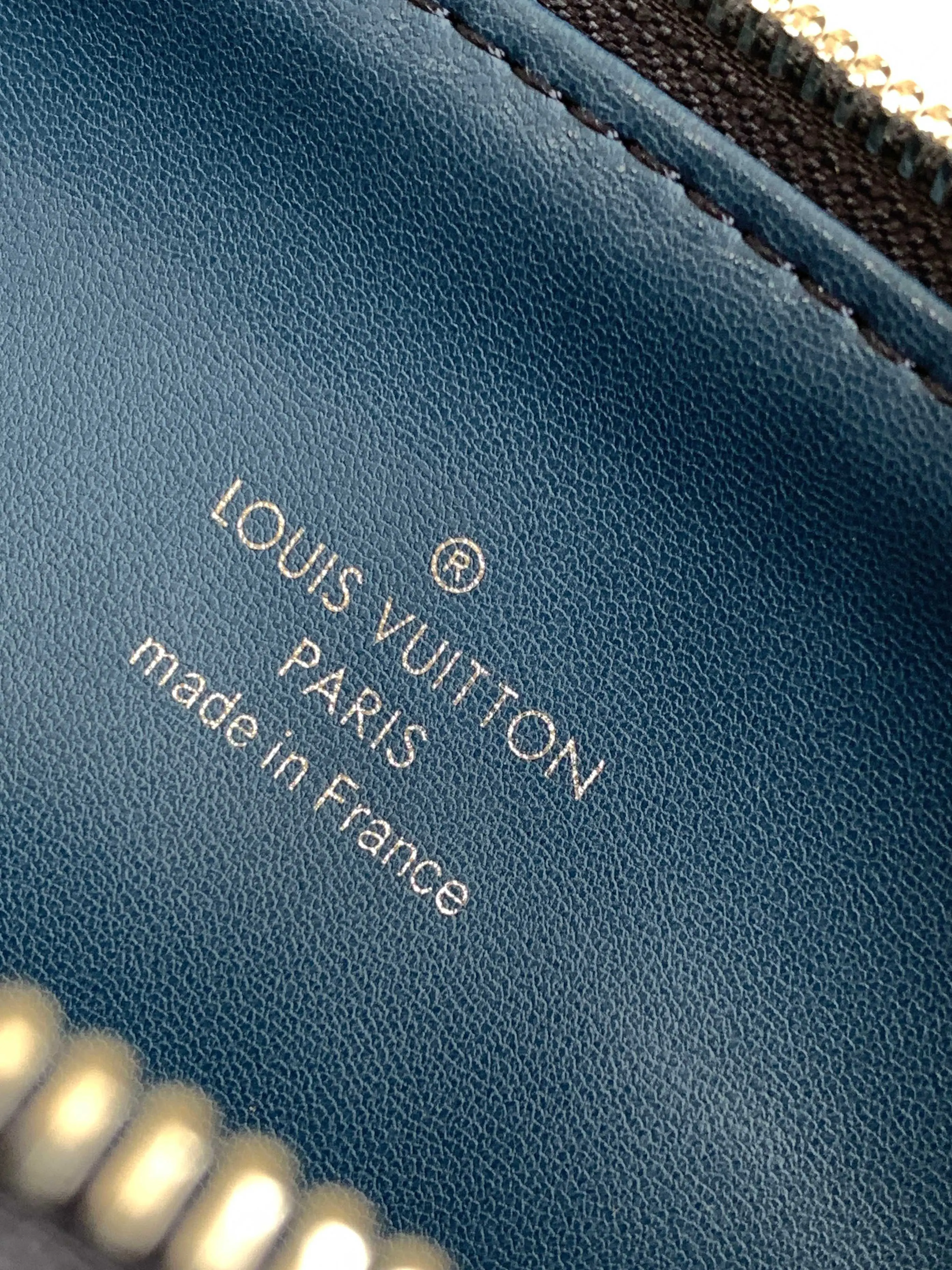 LV chain bag, shoulder crossbody model Image 9