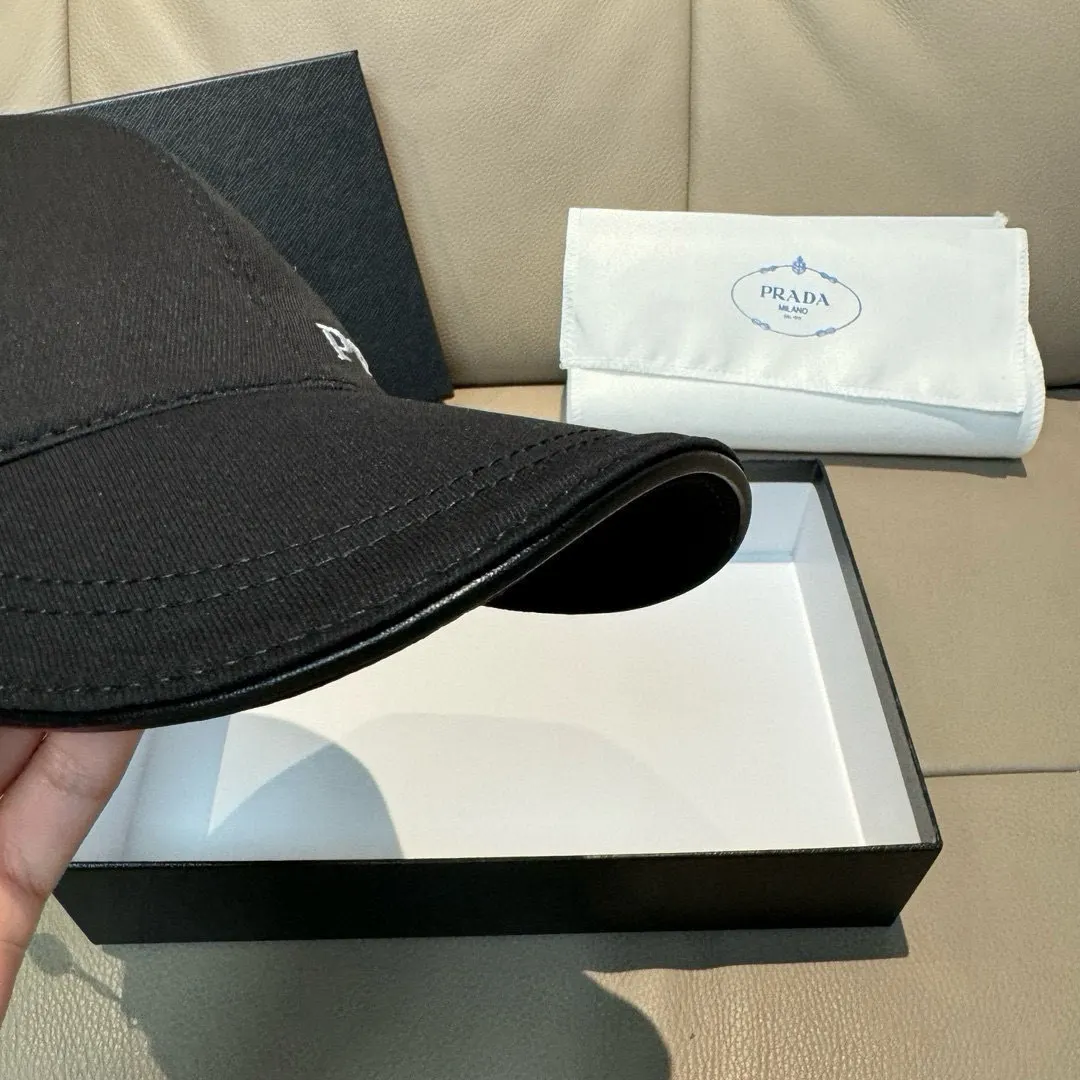 Prada 牛皮 棉质 刺绣 帽子 精致搭配